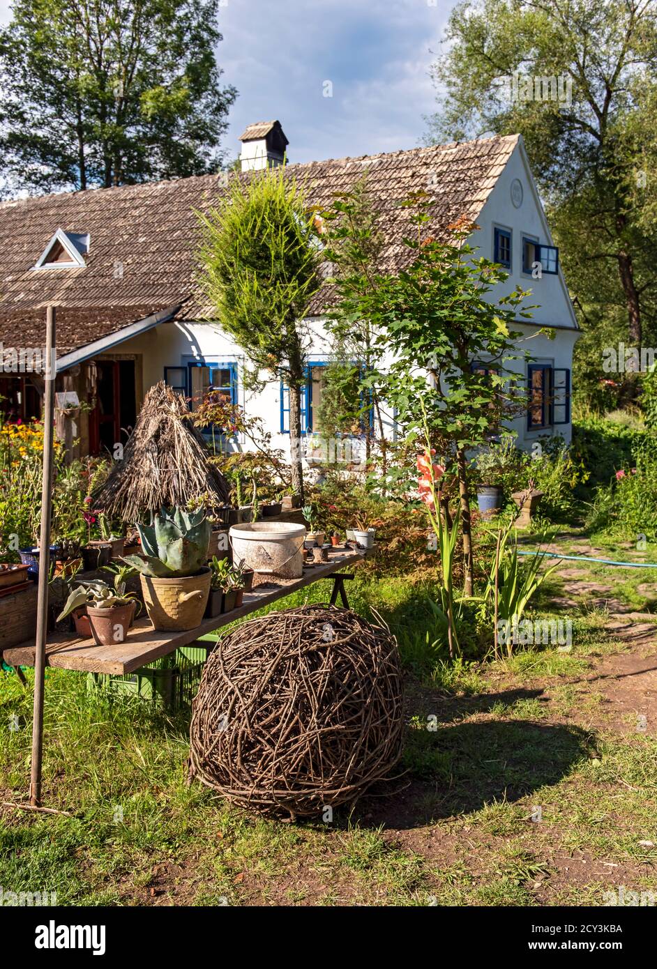 Maison de campagne traditionnelle avec jardin à Maříž (Mariz) près de Slavonice, République Tchèque Banque D'Images