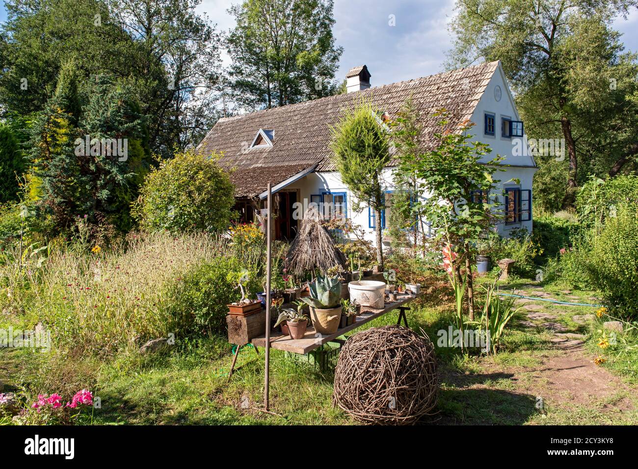 Maison de campagne traditionnelle avec jardin à Maříž (Mariz) près de Slavonice, République Tchèque Banque D'Images