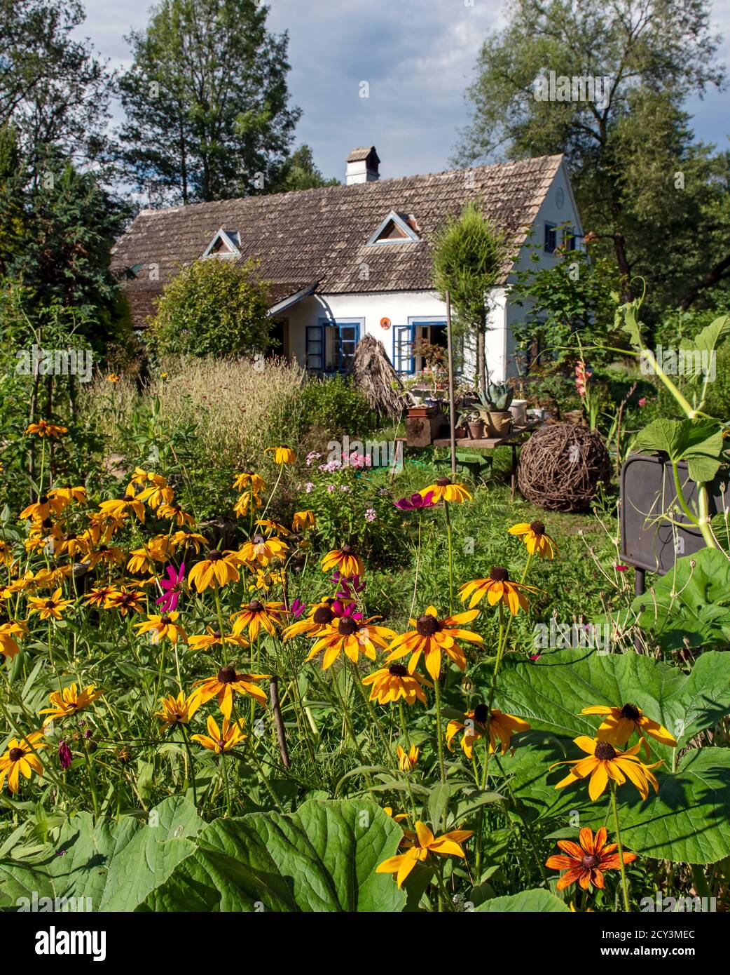 Maison de campagne traditionnelle avec jardin à Maříž (Mariz) près de Slavonice, République Tchèque Banque D'Images