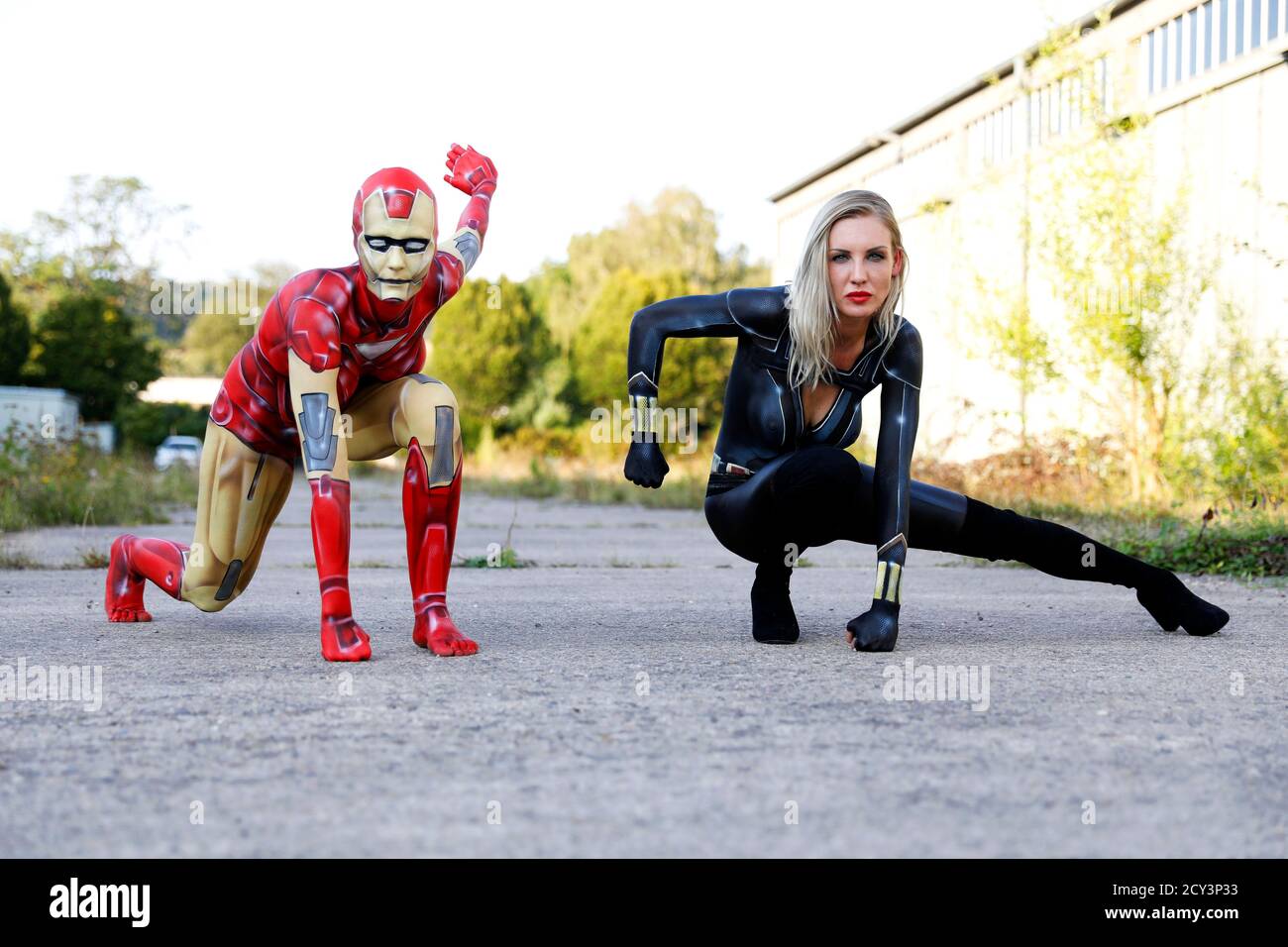 GEEK ART - Bodypainting and Transformaking: Iron Woman and Black Widow photoshooting with René-Claire Meinkold and Karo Zett at the elektroma site in Hamelin le 30 septembre 2020 - UN projet du photographe Tschiponnique Skupin et du peintre du corps Enrico Lein Banque D'Images