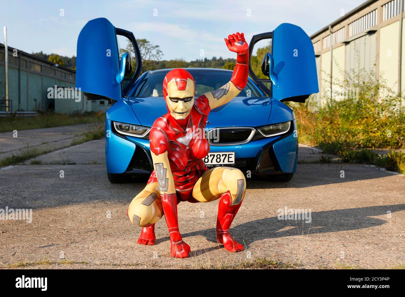 GEEK ART - Bodypainting et Transformaking: Iron Woman avec René-Claire Meinkold sur le site d'elektroma à Hamelin le 30 septembre 2020 - UN projet du photographe Tschiponnique Skupin et du peintre du corps Enrico Lein Banque D'Images