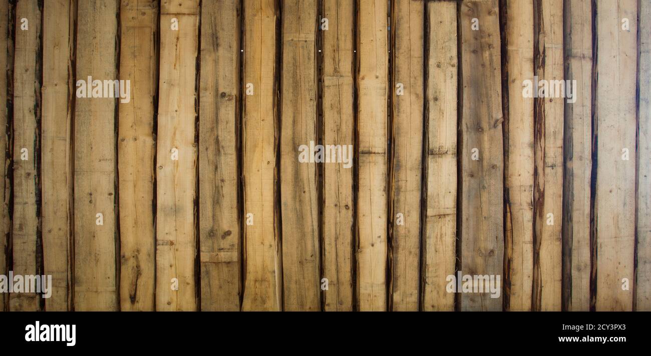 poutres en bois pour la construction de maisons neuves. bois rond traditionnel Banque D'Images