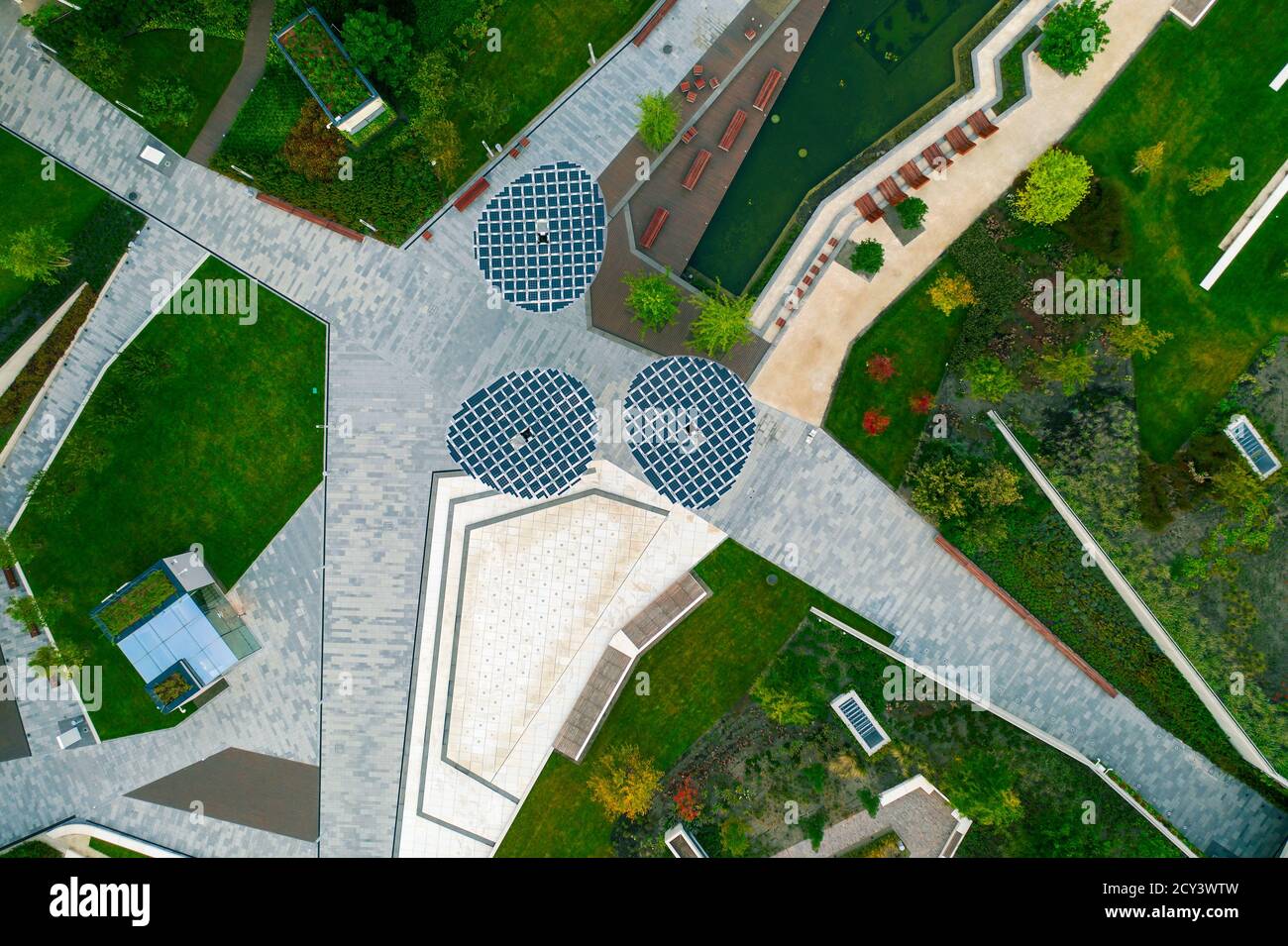 Vue aérienne sur le nouveau parc millénaire de Budapest Hongrie. Nouveau parc extérieur à temps libre incroyable à Buda, à côté d'un centre commercial près de Kalman Sze Banque D'Images