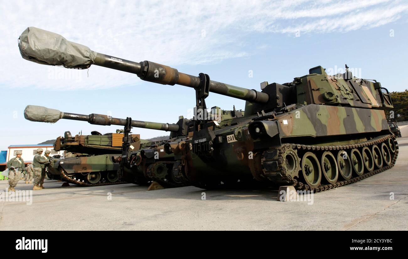 U S Army M109a6 Paladin Self Propelled Howitzers Of 2nd Battalion 146th Field Artillery From The Washington Army National Guard Washington Are Parked Before They Are Loaded Onto Trains During A U S Army Preposition