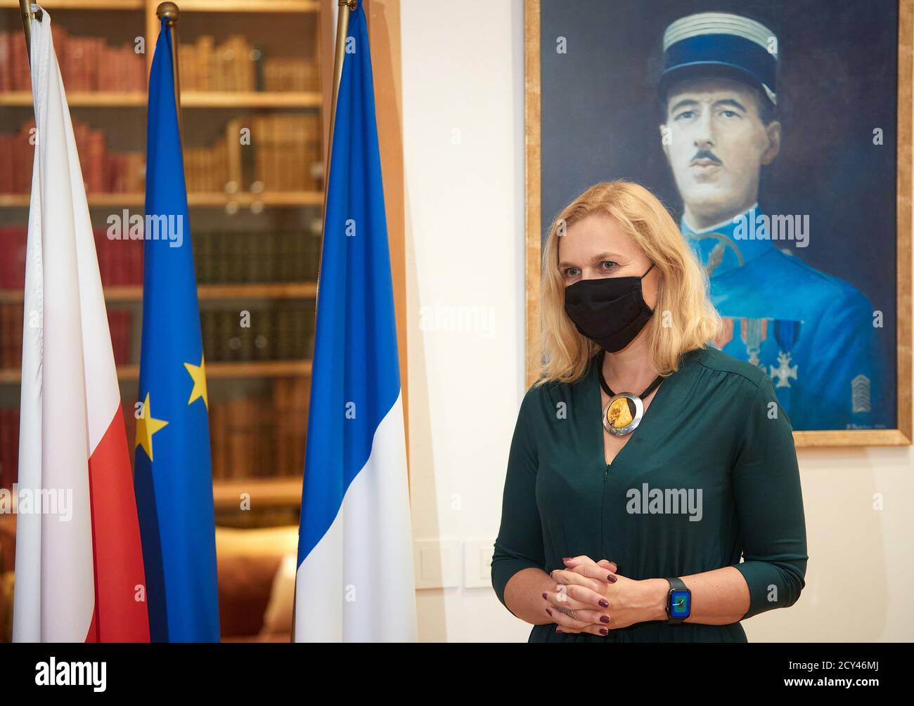 Varsovie, Mazovie, Pologne. 1er octobre 2020. L'ambassadeur de France en Pologne, FRÉDÉRIC BILLY, a remis À BARBARA NOWACKA, MEMBRE du Parlement polonais et MILITANTE sociale, l'insigne de l'ordre national de Merit.in la photo: BARBARA NOWACKA crédit: Hubert Mathis/ZUMA Wire/Alay Live News Banque D'Images