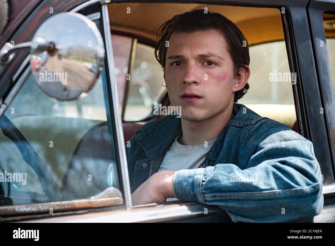 Le diable tout le temps est un thriller psychologique américain de 2020 qui examine les thèmes du mal, de la religion, et de l'abus de pouvoir dans les petites villes rurales de l'Amérique. Il est basé sur le roman du même nom de Donald Ray Pollock, qui sert également de narrateur du film. Cette photographie est à usage éditorial exclusif et est le droit d'auteur de la compagnie de film et/ou le photographe assigné par la compagnie de film ou de production et ne peut être reproduite que par des publications en conjonction avec la promotion du film ci-dessus. Un crédit obligatoire pour la société de cinéma est requis. Le photographe doit également être un bon de crédit Banque D'Images