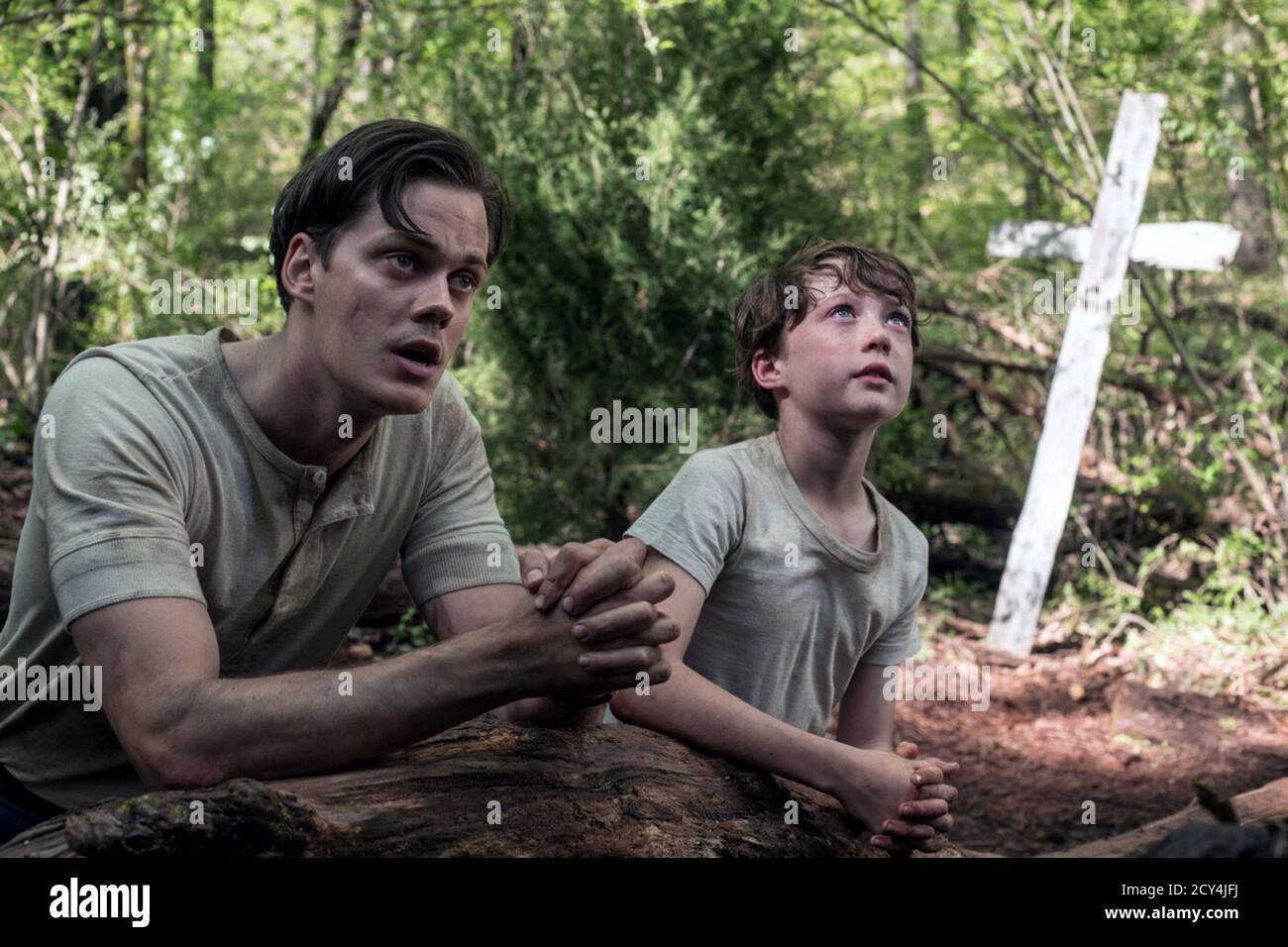 Le diable tout le temps est un thriller psychologique américain de 2020 qui examine les thèmes du mal, de la religion, et de l'abus de pouvoir dans les petites villes rurales de l'Amérique. Il est basé sur le roman du même nom de Donald Ray Pollock, qui sert également de narrateur du film. Cette photographie est à usage éditorial exclusif et est le droit d'auteur de la compagnie de film et/ou le photographe assigné par la compagnie de film ou de production et ne peut être reproduite que par des publications en conjonction avec la promotion du film ci-dessus. Un crédit obligatoire pour la société de cinéma est requis. Le photographe doit également être un bon de crédit Banque D'Images