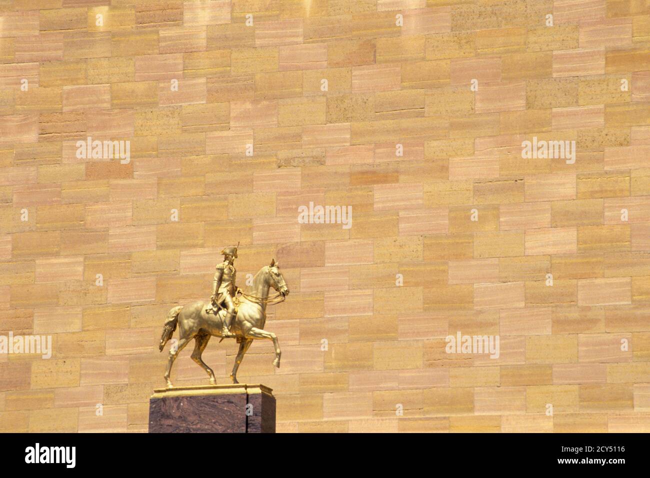 STATUE DES ANNÉES 1990 DU GÉNÉRAL ANTHONY WAYNE DEVANT PHILADELPHIE MUSÉE D'ART PHILADELPHIE PENNSYLVANIA USA - KP5757 NET002 HARS SCULPTURE À CHEVAL EXTÉRIEURE PA AU NORD-EST DE LA STATUAIRE KEYSTONE ANTHONY PHILADELPHIE MUSÉE D'ART KEYSTONE STATE RÉVOLUTIONNAIRE WAR WAYNE VOYAGE EN PENNSYLVANIE LE HÉROS DE LA CRÉATIVITÉ DE LA RÉVOLUTION AMÉRICAINE PHILLY BRONZE FRATERNEL VILLE DE FRATERNEL J'ADORE LES DORURES À L'ANCIENNE Banque D'Images