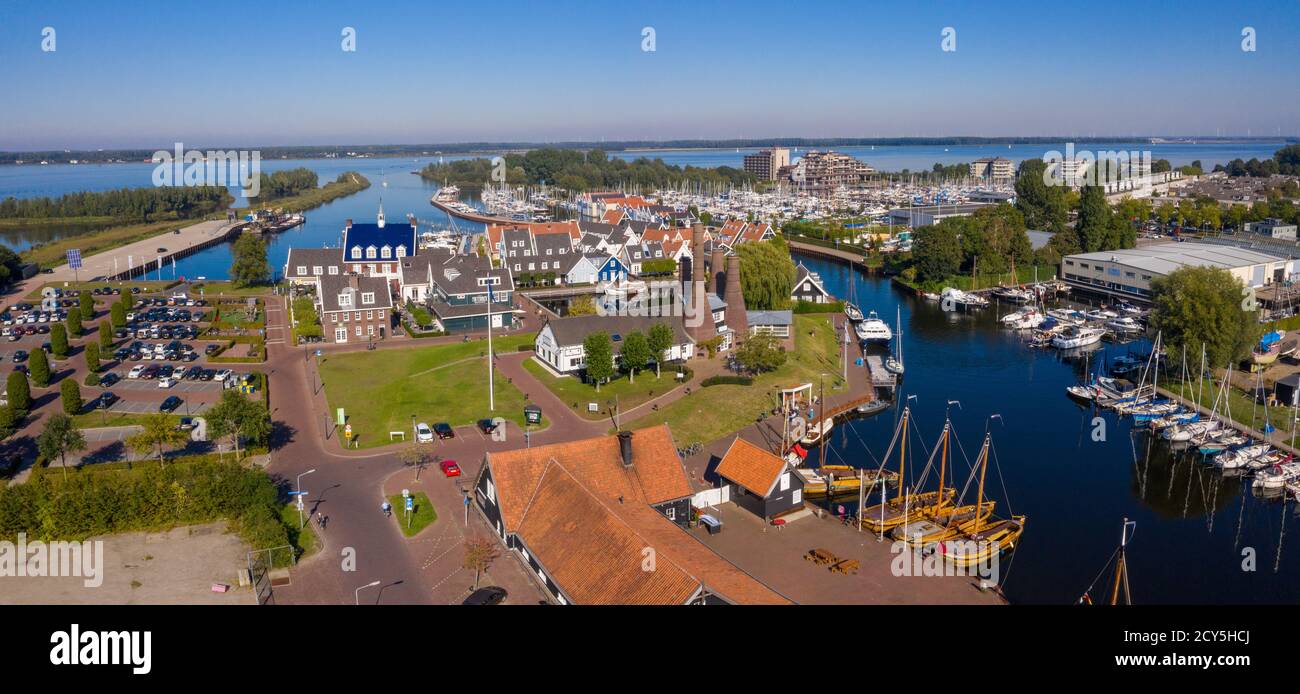 Jachthaven Huizen 't Huizerhoofd se terminant dans le Gooimeer, pays-Bas  Photo Stock - Alamy