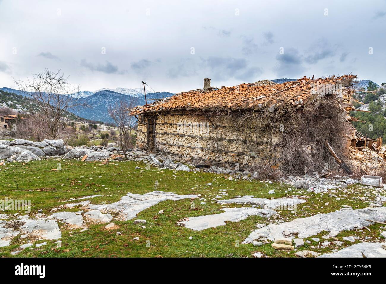 Les bâtiments d'origine reflétant l'architecture ottomane traditionnelle d'Akseki et certains de ses villages sont connus sous le nom de « maisons de boutons ». Le traditionnel Akseki Banque D'Images