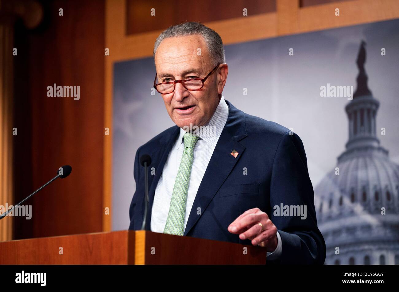 Washington, DC, États-Unis. 1er octobre 2020. 1er octobre 2020 - Washington, DC, États-Unis: Le sénateur américain CHUCK SCHUMER (D-NY) s'est exprimé lors d'une conférence de presse. La conférence de presse faisait suite à un « vote de cloture sur la motion du sénateur Schumer de procéder à un projet de loi visant à empêcher le procureur général Barr et le ministère de la Justice d'appuyer le procès du président Trump pour renverser la loi sur les soins abordables à la Cour suprême. Crédit : Michael Brochstein/ZUMA Wire/Alay Live News Banque D'Images