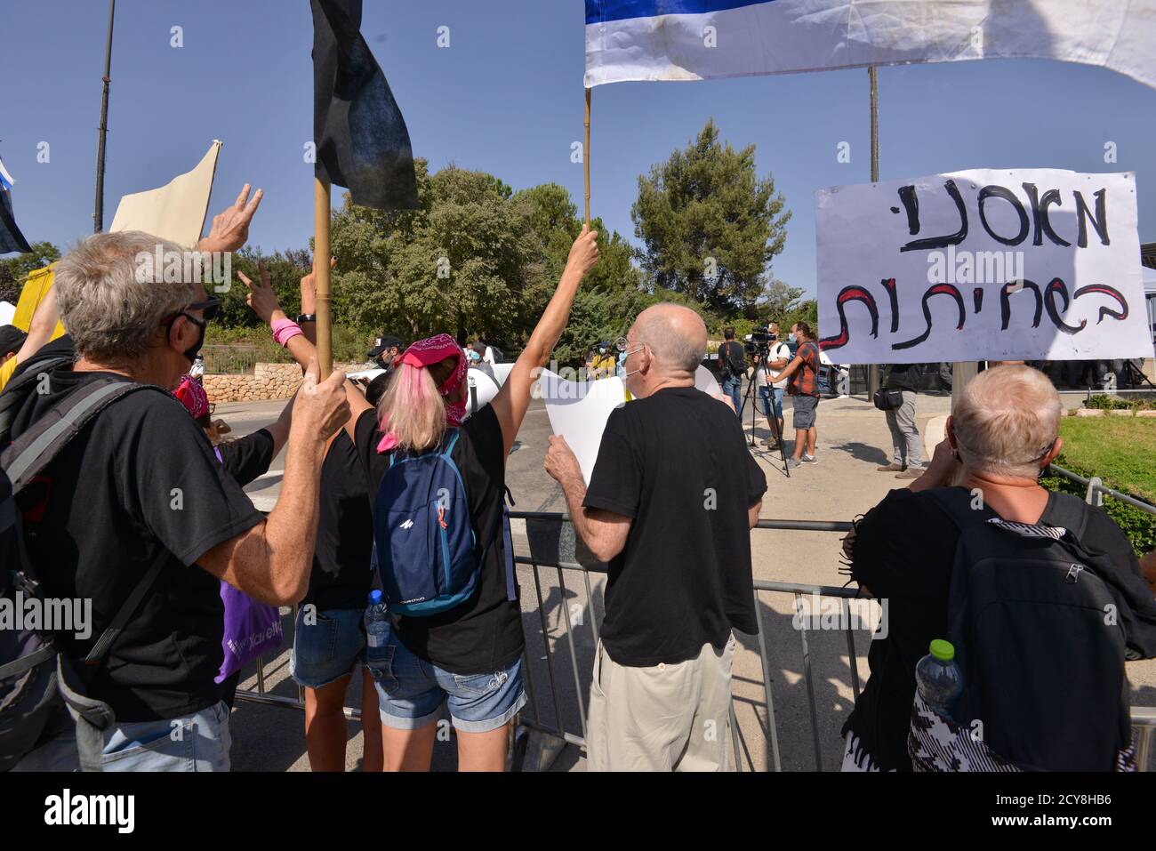 29 septembre 2020 - protestation contre la corruption contre le Premier ministre Netanyahu devant la Knesset, maison israélienne des élus. Des centaines de véhicules ont grimpé jusqu'à Jérusalem, le dernier jour où les manifestations sont légales en Israël. Au cours de la manifestation, une mise à jour de la loi Covid-19 sur la certification a été effectuée, qui appelle à ce que les manifestations ne soient autorisées qu'à 1 km de la résidence des citoyens. Cet acte, qui a été expliqué comme un acte d'urgence covid 19 - limite principalement les droits de la société non orthodoxe en Israël lors d'une vague de protestations massives devant les résidences du Premier ministre Netanyahu Banque D'Images