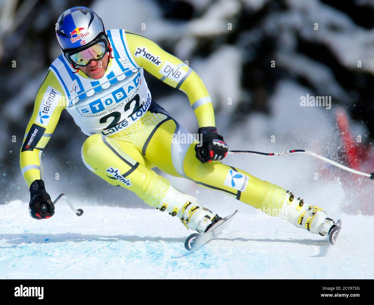 Le skieur norvégien Aksel Lund Svindal remporte la première coupe du monde de ski alpin de la saison à Lake Louise, en Alberta, le 24 novembre 2012. REUTERS/Mike Blake (CANADA - Tags: SKI DE SPORT) Banque D'Images