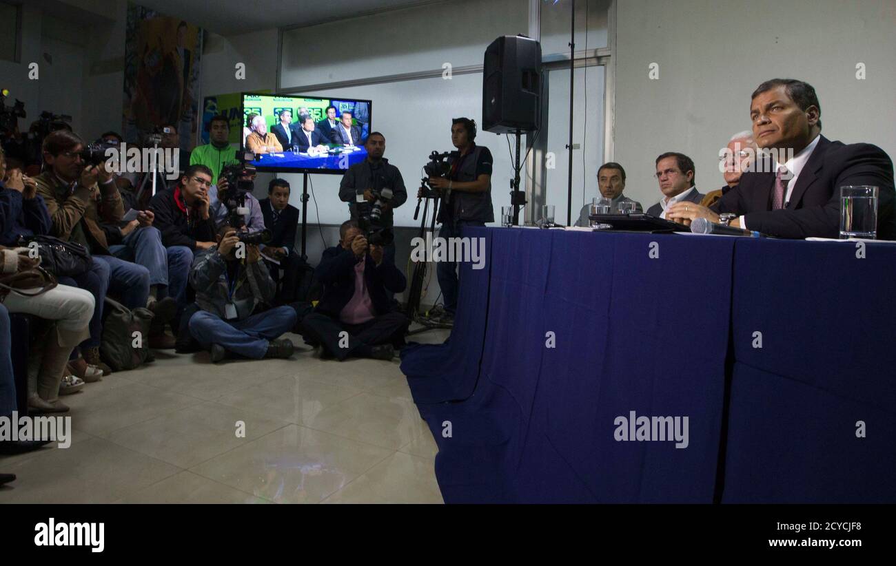 L to R) Public Administration Secretary Vinicio Alvarado, Foreign Affairs  Minister Ricardo Patino, National Assembly President Fernando Cordero and  Ecuador's President Rafael Correa attend a news conference in Quito  February 5, 2013.