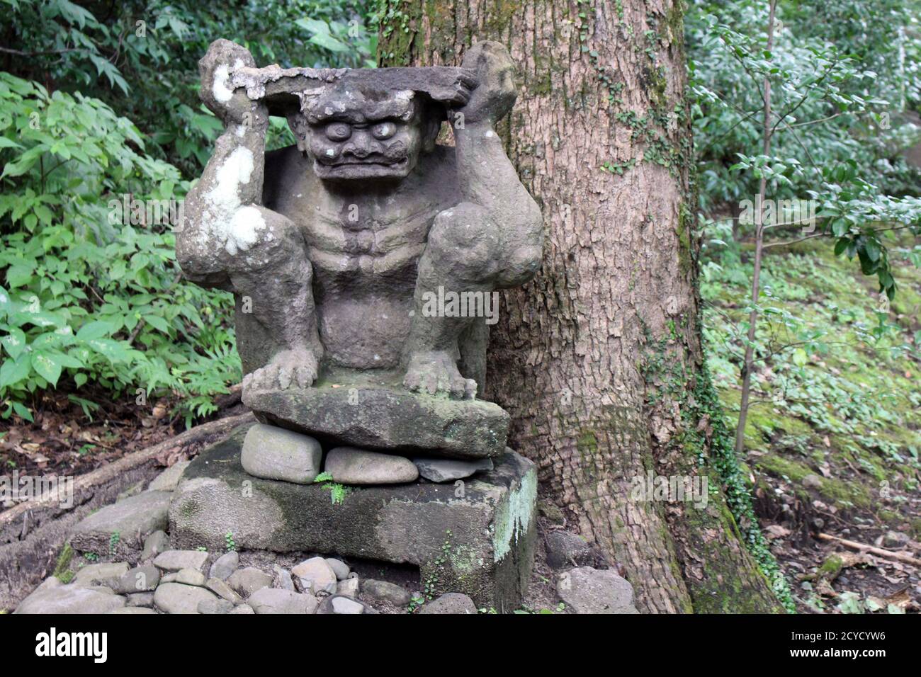 Statue de l'oni japonais autour du sanctuaire de Terukuni Jinja à Kagoshima. Banque D'Images