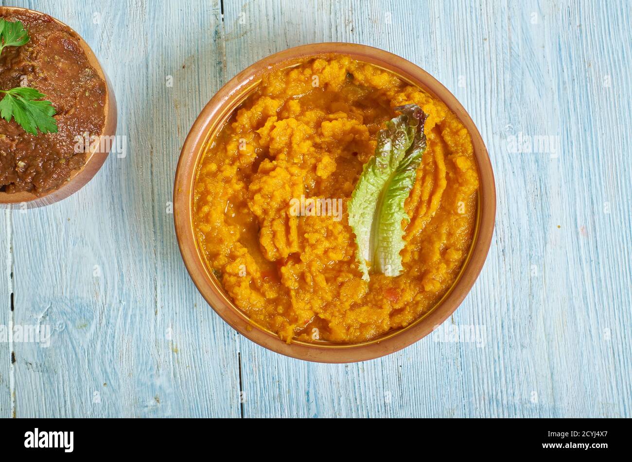 Supu ya malenge, cuisine kenyane, citrouille coupée en morceaux, carottes, pommes de terre, bouillon, gingembre, ail, oignons et huile. Banque D'Images