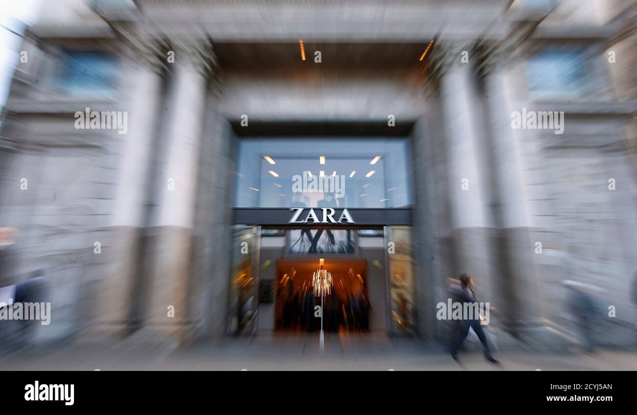 People walk past a Zara store in Barcelona, November 5, 2013. The world's  largest fashion retailer, Inditex, shows no sign of stalling and investors  are betting that its Zara "fast fashion" model