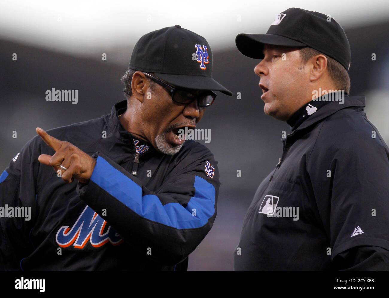 New York Mets manager Jerry Manuel (L 