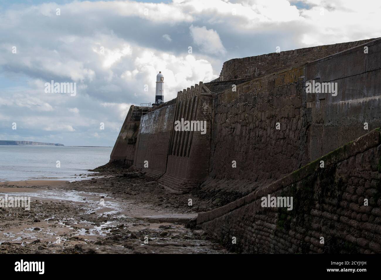 Low Tide au phare de Porthcawl et Breakwater. Pier/Breakwater Porthcawl pays de Galles Royaume-Uni Banque D'Images