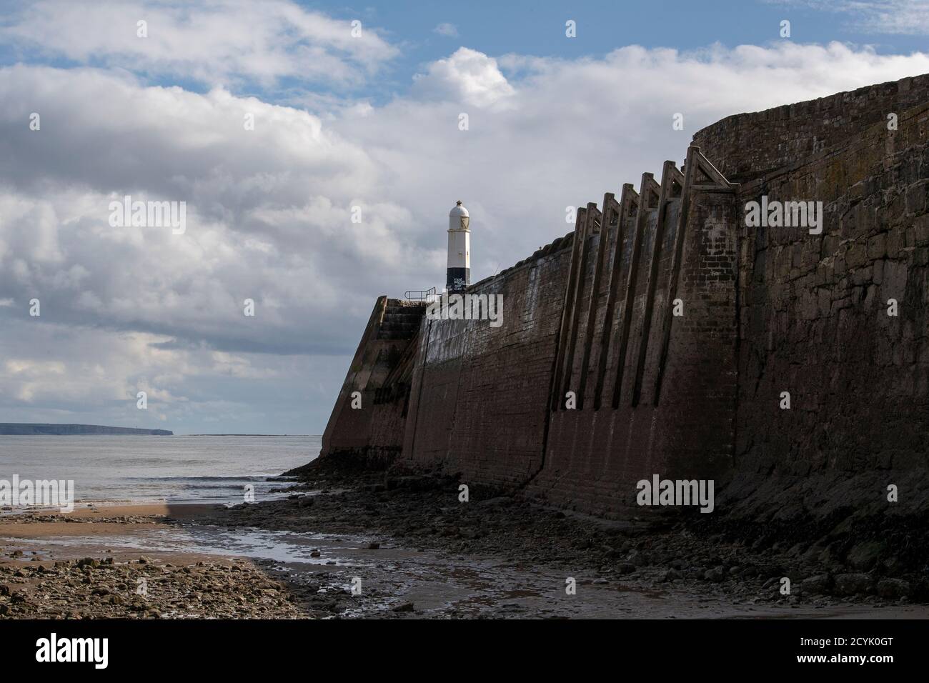 Low Tide au phare de Porthcawl et Breakwater. Pier/Breakwater Porthcawl pays de Galles Royaume-Uni Banque D'Images