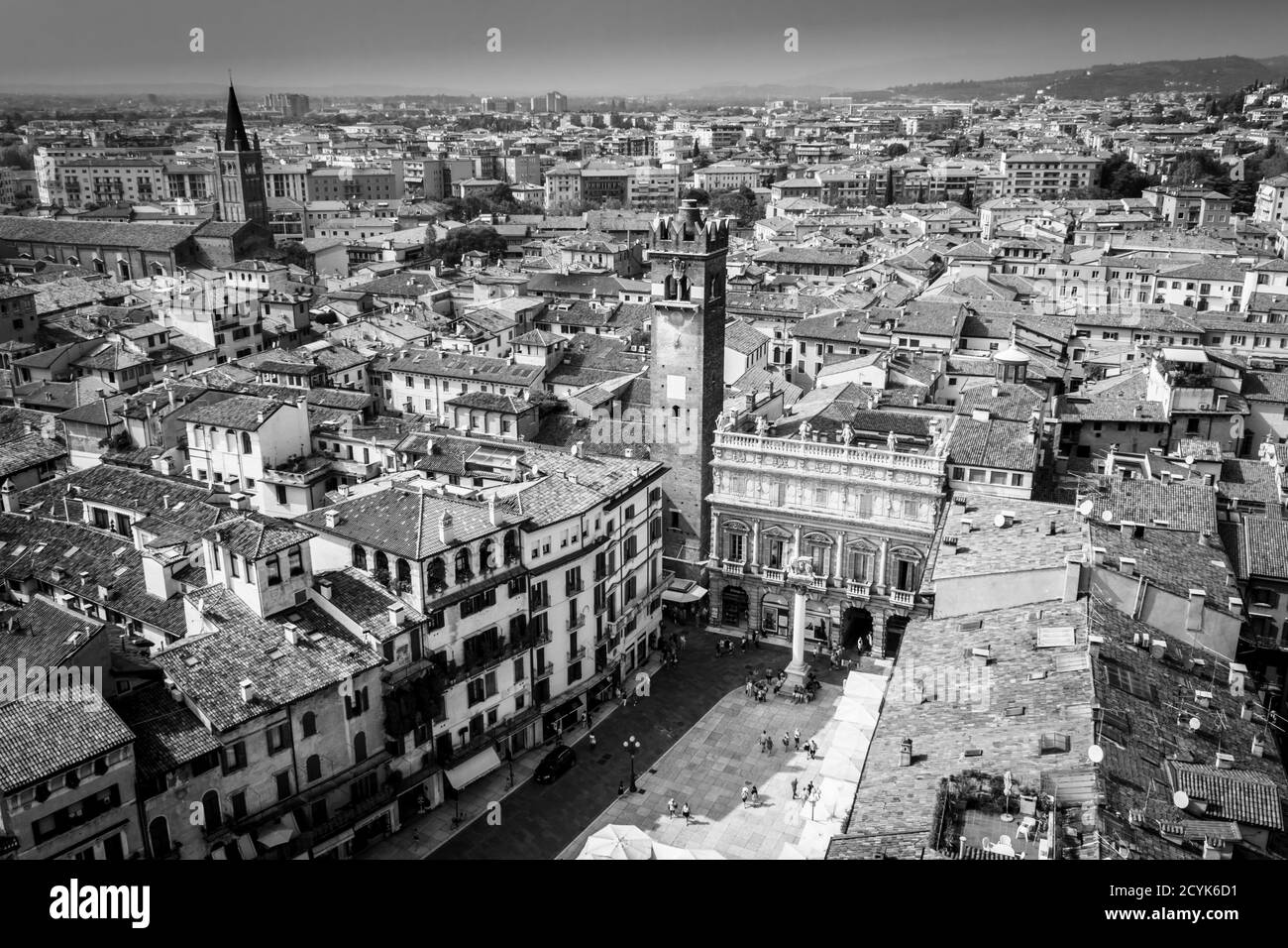 Vue sur la ville de Vérone depuis une tour de l'horloge, Vérone, Italie, Europe Banque D'Images