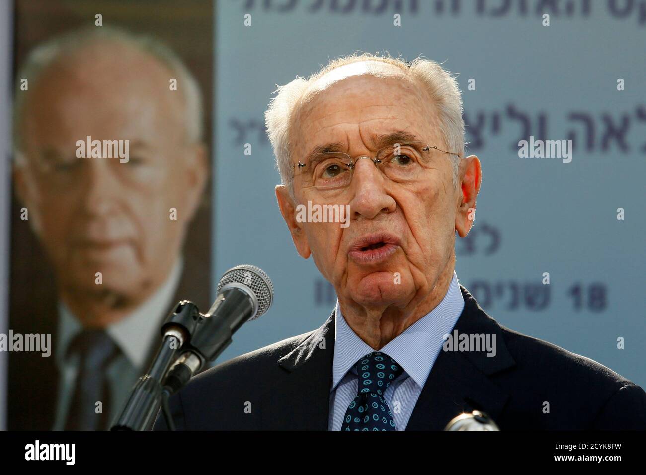 Israeli President Shimon Peres gives a speech during a ceremony for late  Israeli prime minister Yitzhak Rabin at the Mount Herzl cemetery in  Jerusalem October 16, 2013, marking 18 years since Rabin