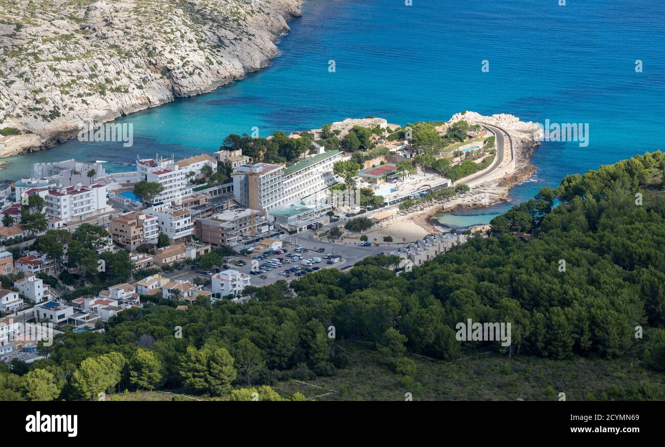Le village de Cala Sant Vicenç se trouve dans la chaîne de montagnes Serra de Tramuntana, une chaîne de montagnes qui longe la côte nord-ouest de Majorque. Son Banque D'Images