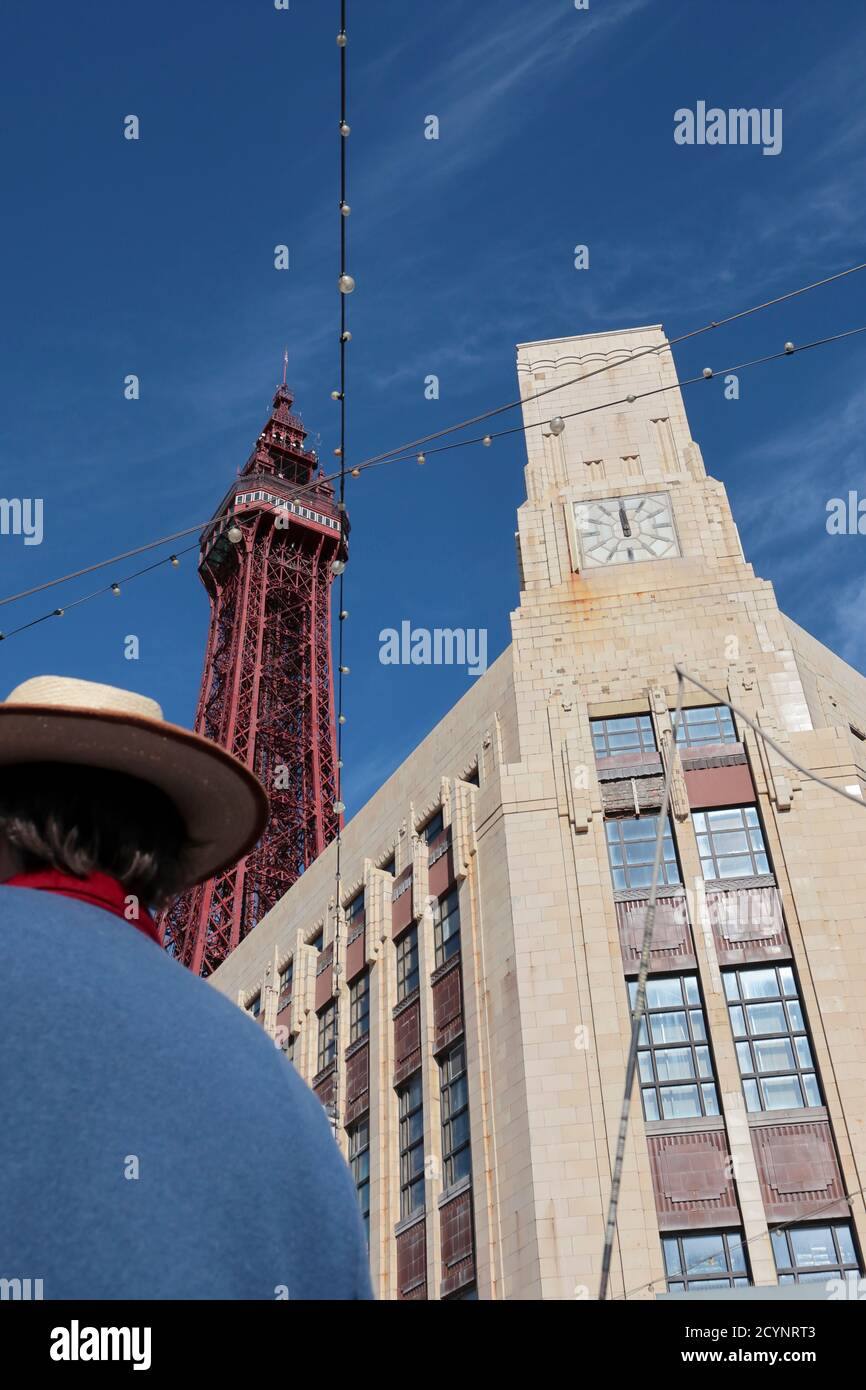 Tour de Blackpool et vue sur la mer depuis un cheval ouvert chariot tiré Banque D'Images