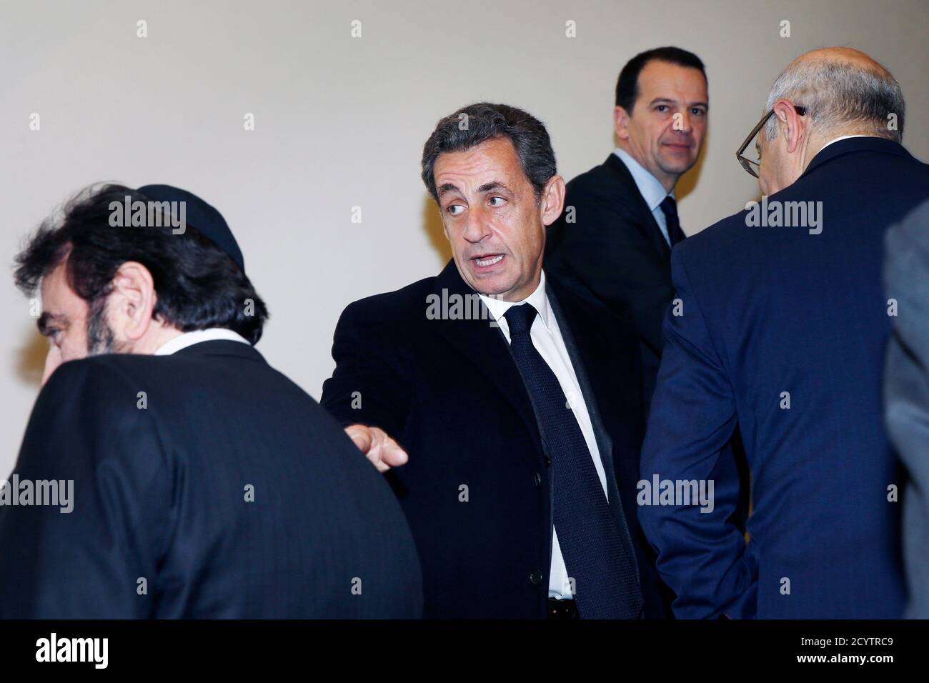 sarkozy et hollande rencontre cordiale au dîner du crif