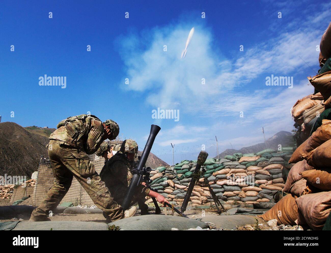81mm mortar he rounds Banque de photographies et d'images à haute  résolution - Alamy