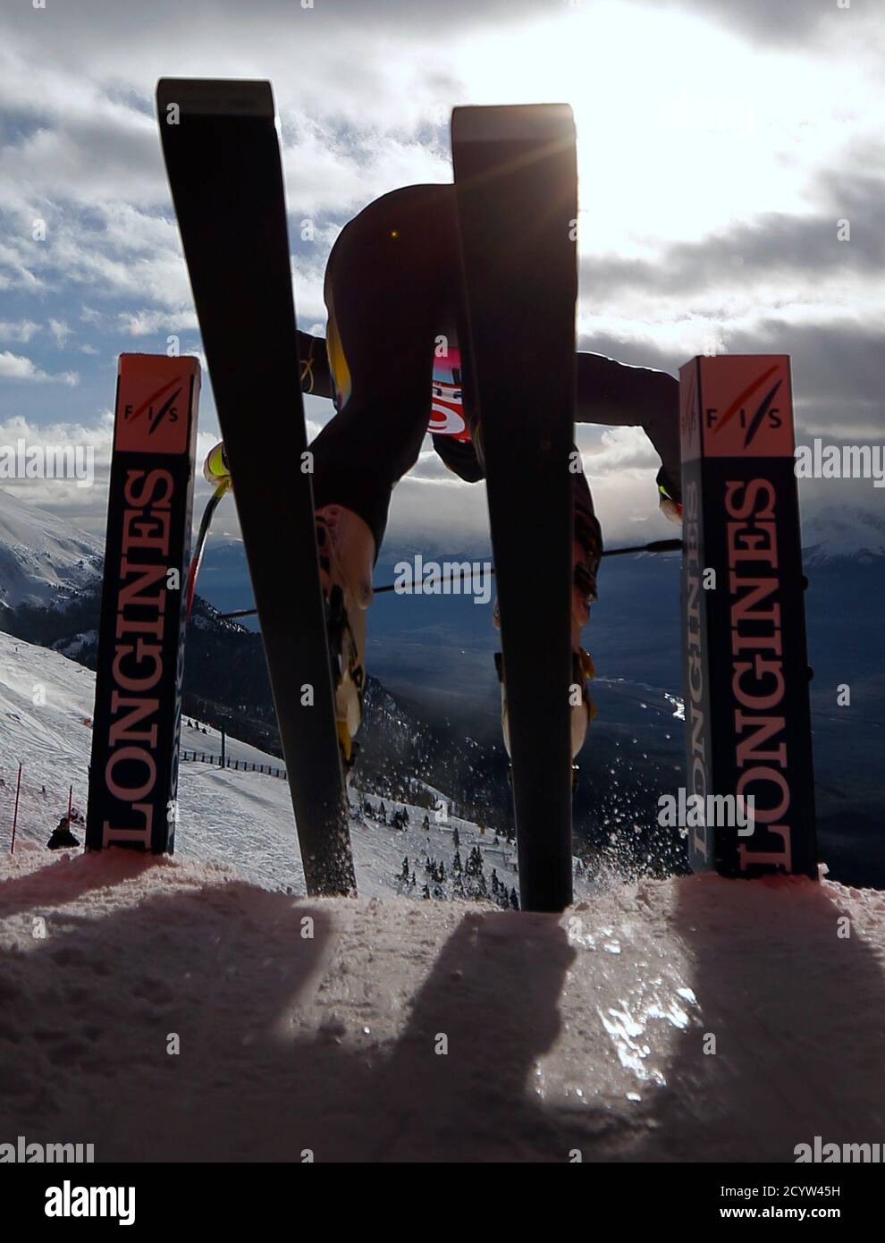 Lindsey Vonn, des États-Unis, quitte le départ lors de l'entraînement de ski alpin pour la coupe du monde des femmes à Lake Louise, en Alberta, le 28 novembre 2012. REUTERS/Mike Blake (CANADA - Tags: SKI DE SPORT) Banque D'Images
