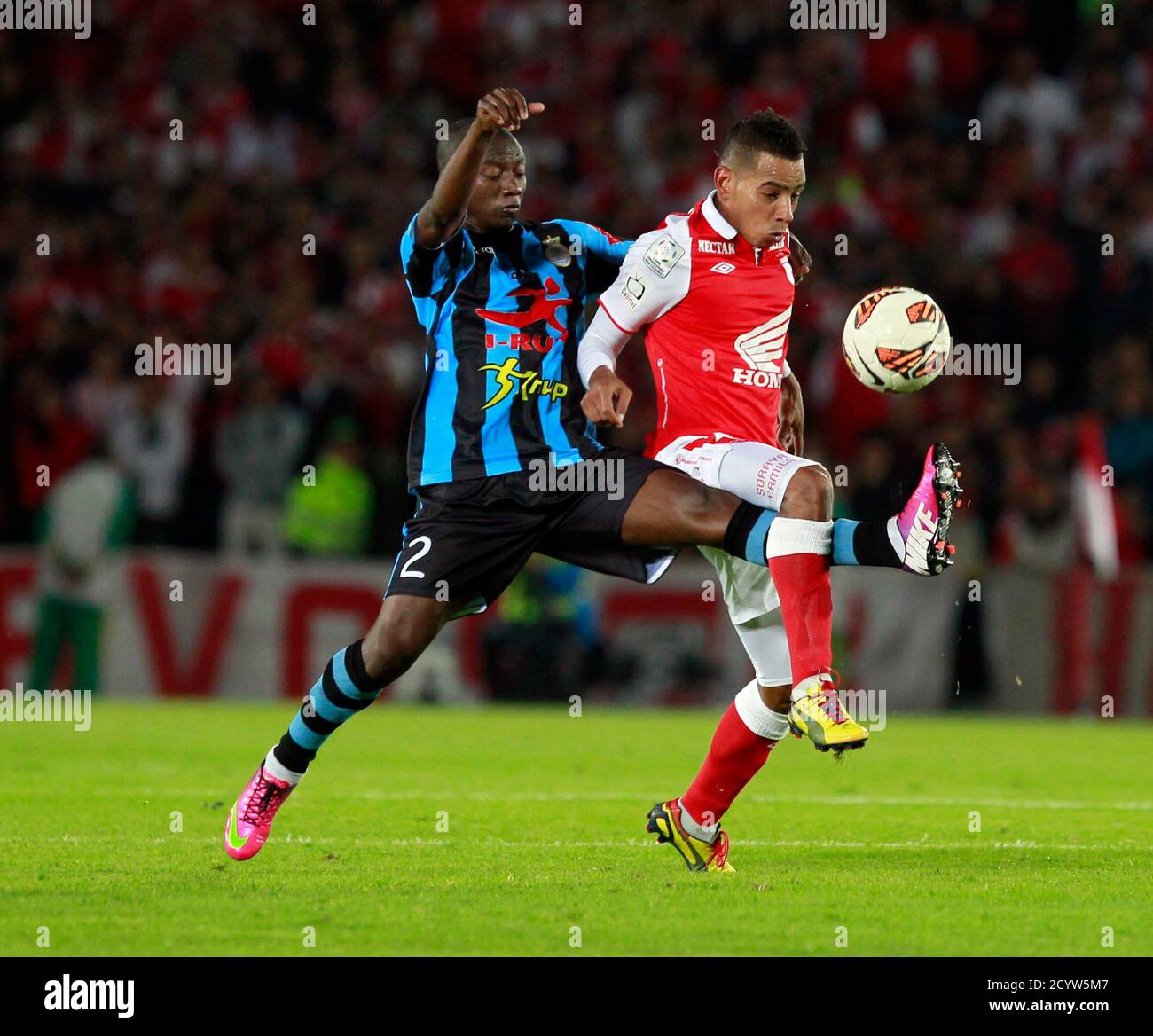 Wilder Medina R Of Colombia S Santa Fe Challenges Joel Herrera Of Peru S Real Garcilaso During Their Copa Libertadores Soccer Match In Bogota May 28 13 Reuters John Vizcaino Colombia s Sport Soccer