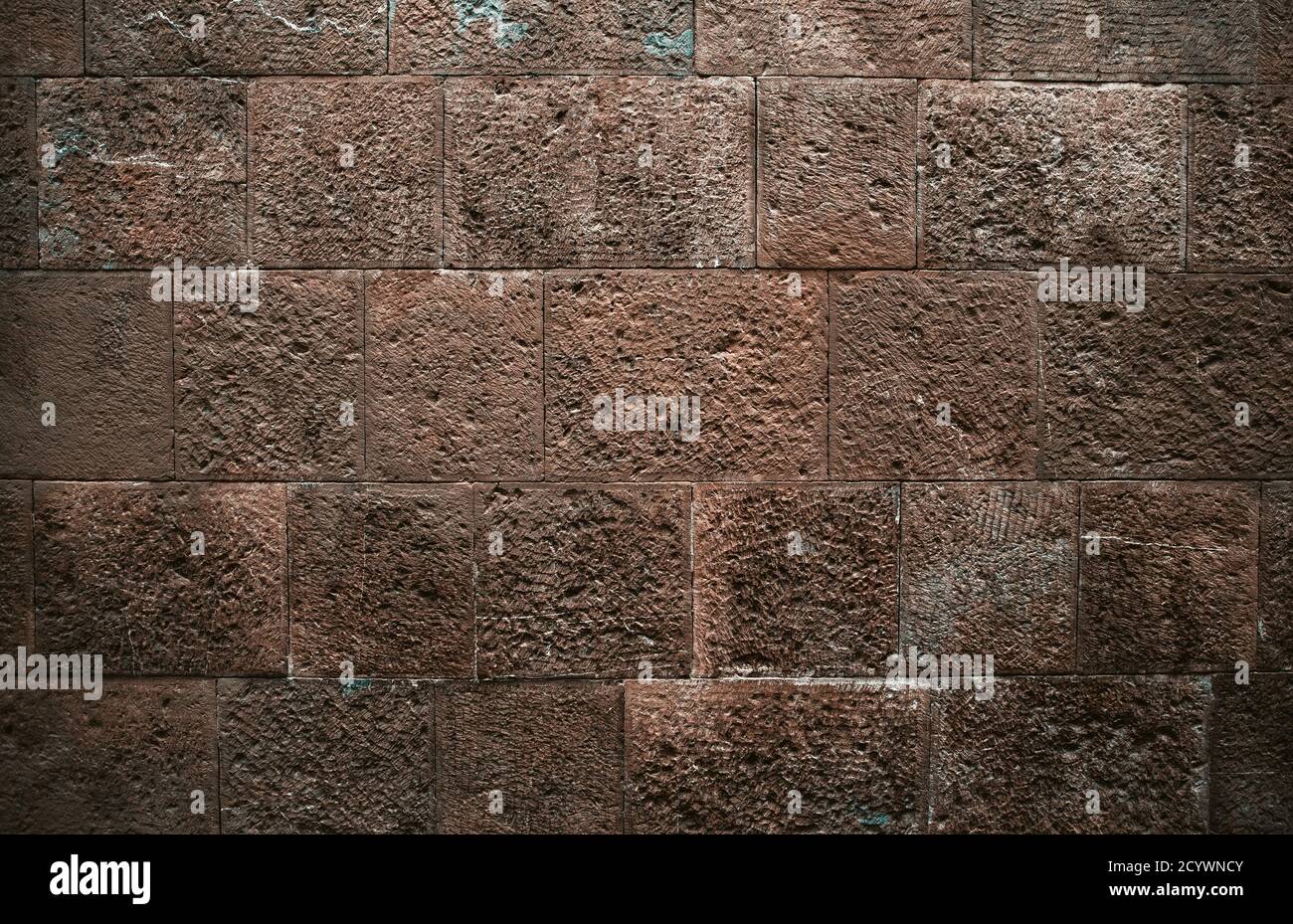Brique poreuse sombre. Image d'arrière-plan. Ancien mur en pierre de brique. Photo de haute qualité Banque D'Images