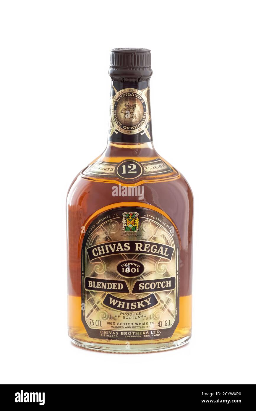 Une bouteille af vintage Chivas Regal, un whisky écossais mélangé produit par Chivas Brothers, qui fait partie de Pernod Ricard. Banque D'Images