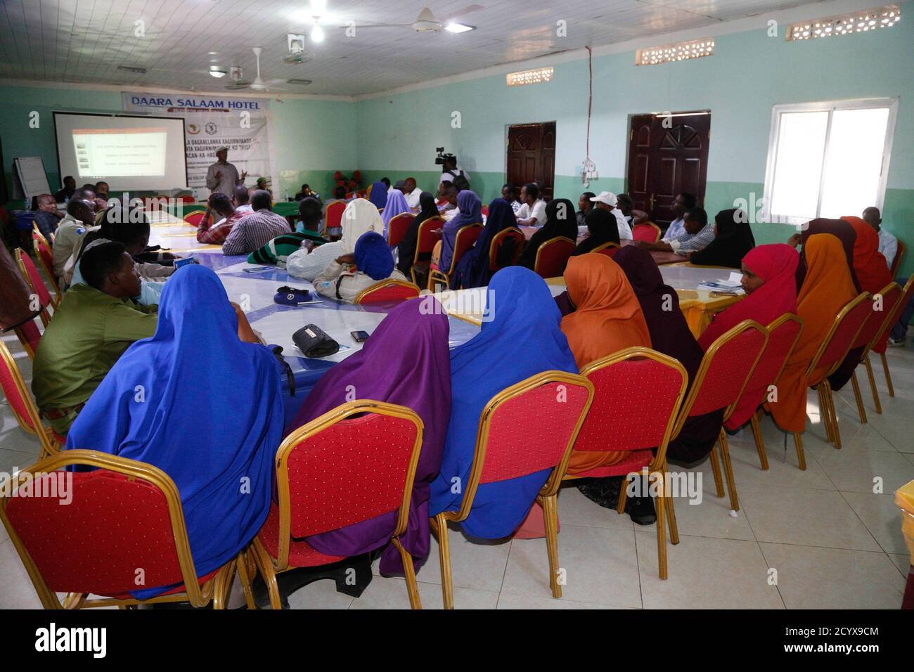 Le 3 septembre 2018, un atelier de police communautaire sur la prévention et la lutte contre l'extrémisme violent (PCVE) a eu lieu à Belet Weyne, en Somalie. La Mission de l'Union africaine en Somalie (AMISOM) a apporté son soutien à l'événement pour renforcer la sécurité et lutter contre l'extrémisme. Banque D'Images