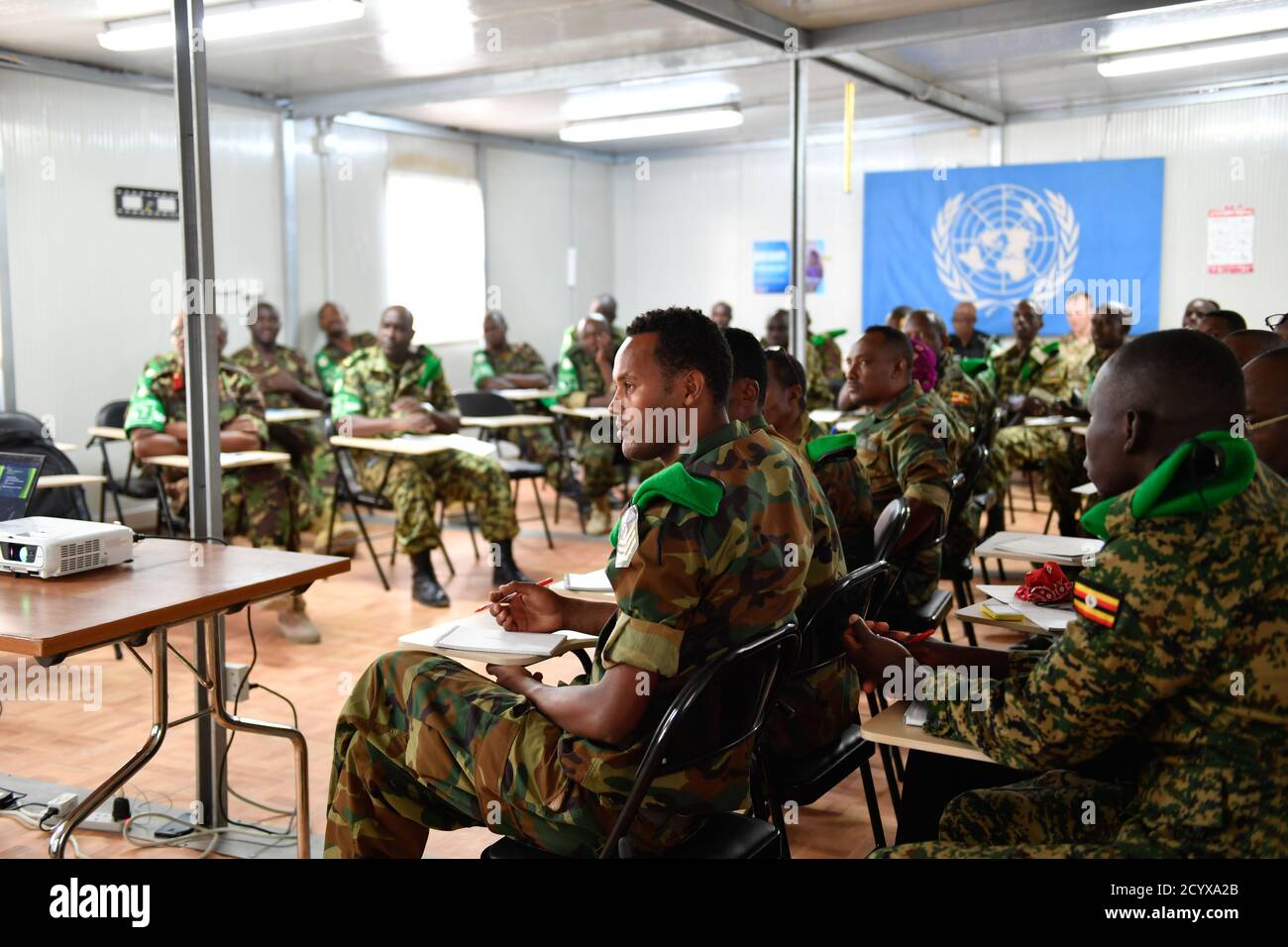 Des médecins affectés dans le cadre de la Mission de l'Union africaine en Somalie (AMISOM) participent à un atelier médical organisé conjointement par l'UNSOS et l'AMISOM à Mogadiscio le 11 septembre 2018. Banque D'Images