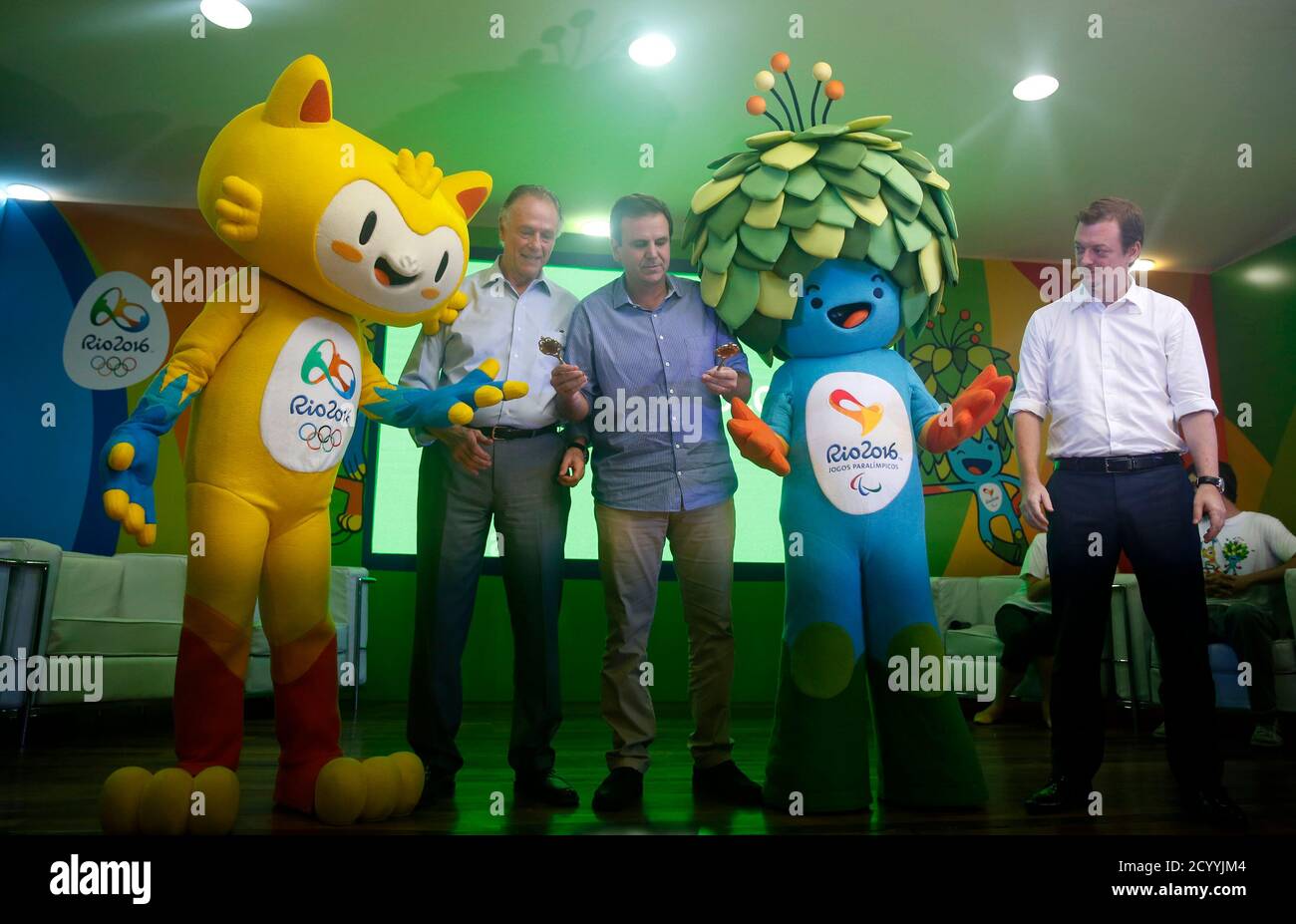 Eduardo Paes (C), the mayor of Rio de Janeiro gives the keys of the city to  mascots of the Rio 2016 Olympic and Paralympic Games, accompanied by the  President of the Brazilian