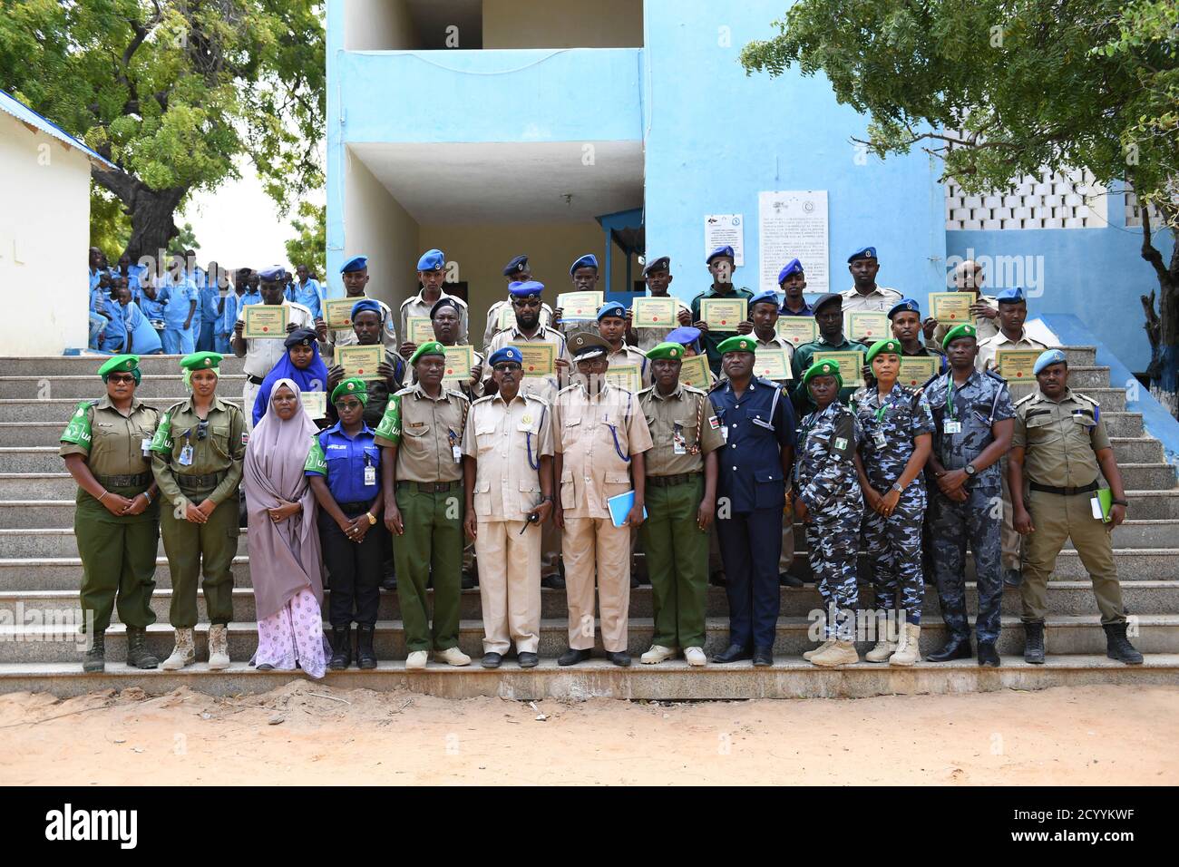Le 27 juillet 2019, des agents de la police somalienne ont participé à un atelier sur la police de proximité et la déradicalisation à l’École de police générale Kahiye à Mogadiscio. Le cours a été organisé par l'AMISOM pour améliorer les stratégies de police locales et prévenir la radicalisation. Banque D'Images