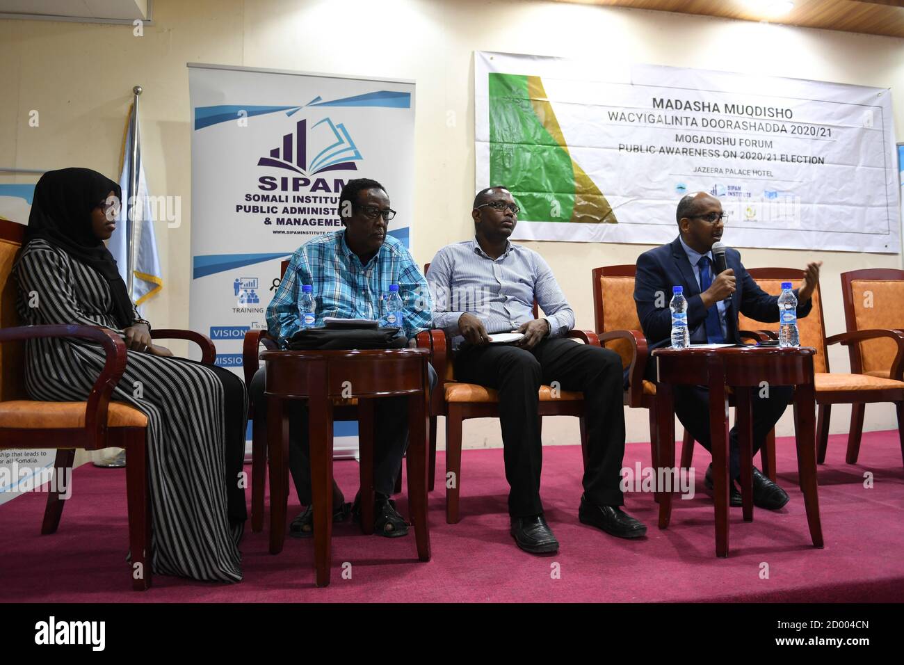 Un forum public sur les élections somaliennes de 2020/21 s’est tenu à Mogadiscio le 24 novembre 2019, avec des intervenants discutant du processus politique, organisé par des groupes de la société civile en partenariat avec l’AMISOM. Banque D'Images