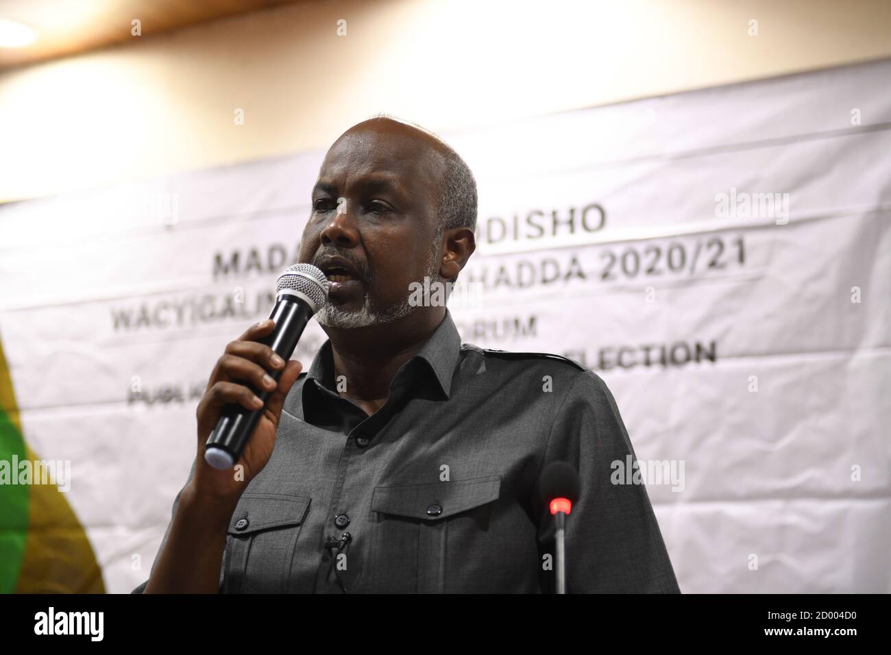 Osman Mohyadin Shatah, Président des acteurs non étatiques somaliens, s’adresse aux participants lors d’un forum de sensibilisation sur les prochaines élections somaliennes de 2020/21 à Mogadiscio, Somalie, le 24 novembre 2019. Le forum a été organisé pour promouvoir l'engagement civique et la sensibilisation électorale. Banque D'Images