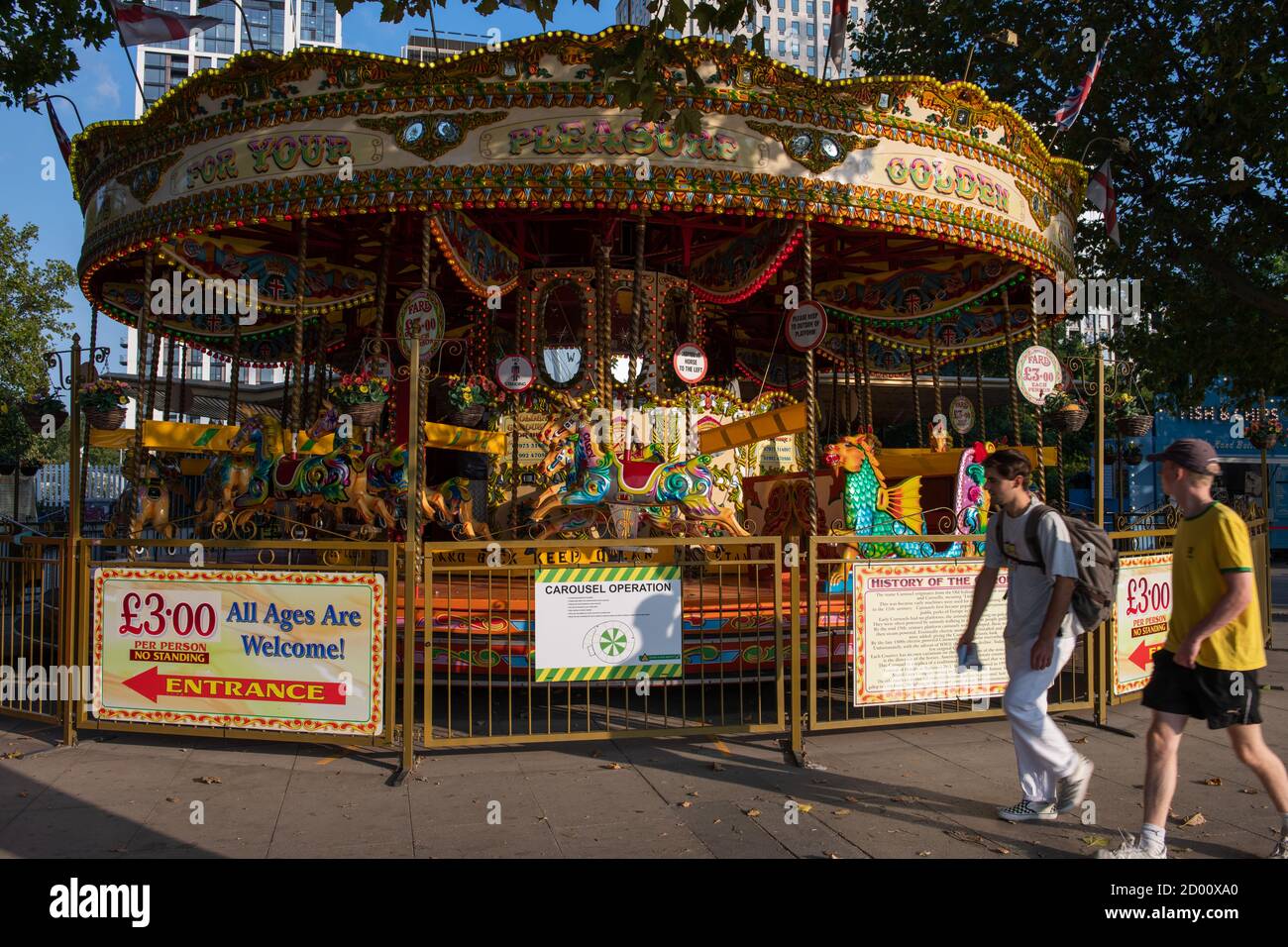 Une attraction de carrousel sur la South Bank de Londres. Banque D'Images