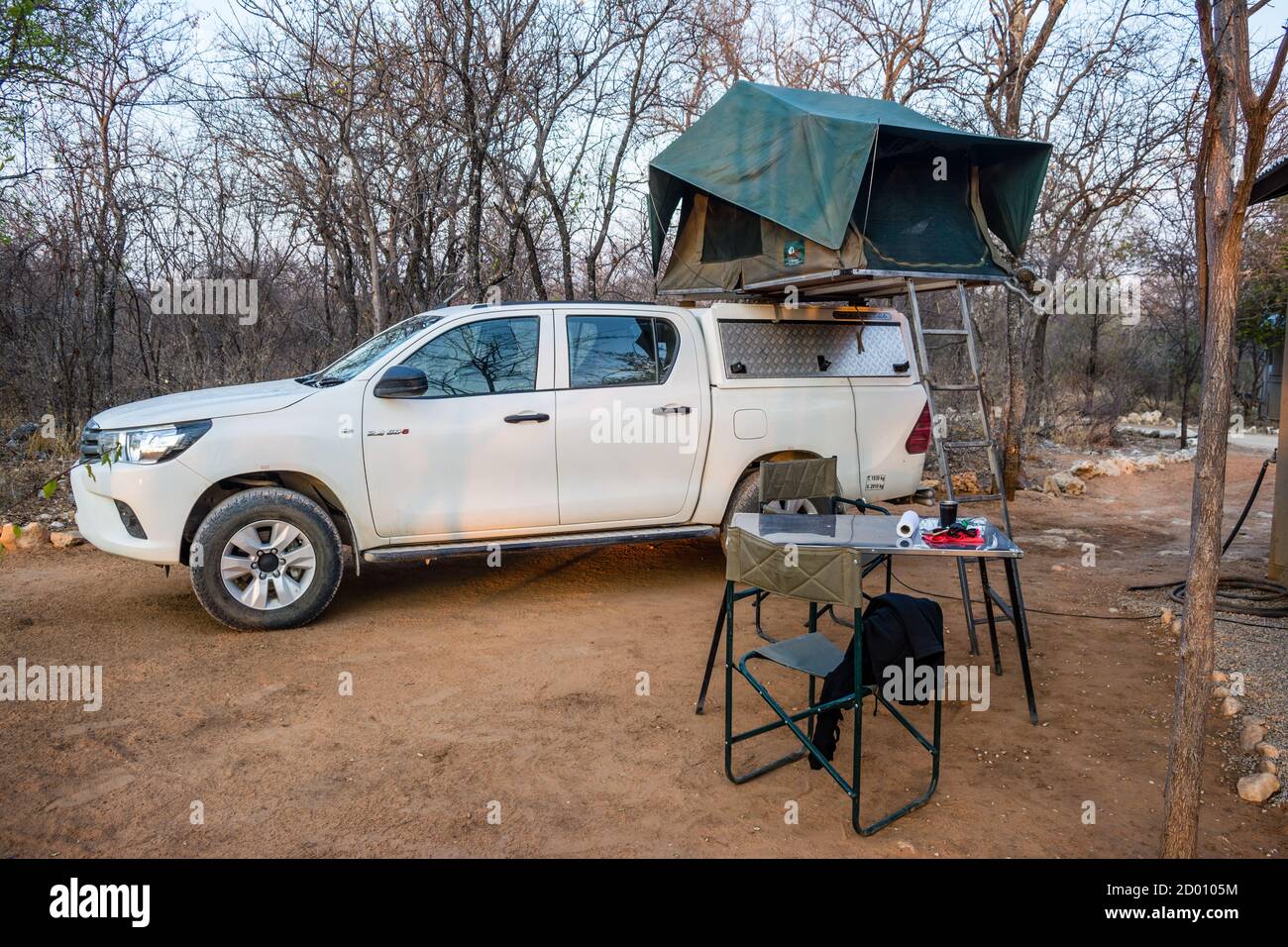 camping, tente de toit 4x4, Camping Onguma, Namibie, Afrique Photo Stock -  Alamy