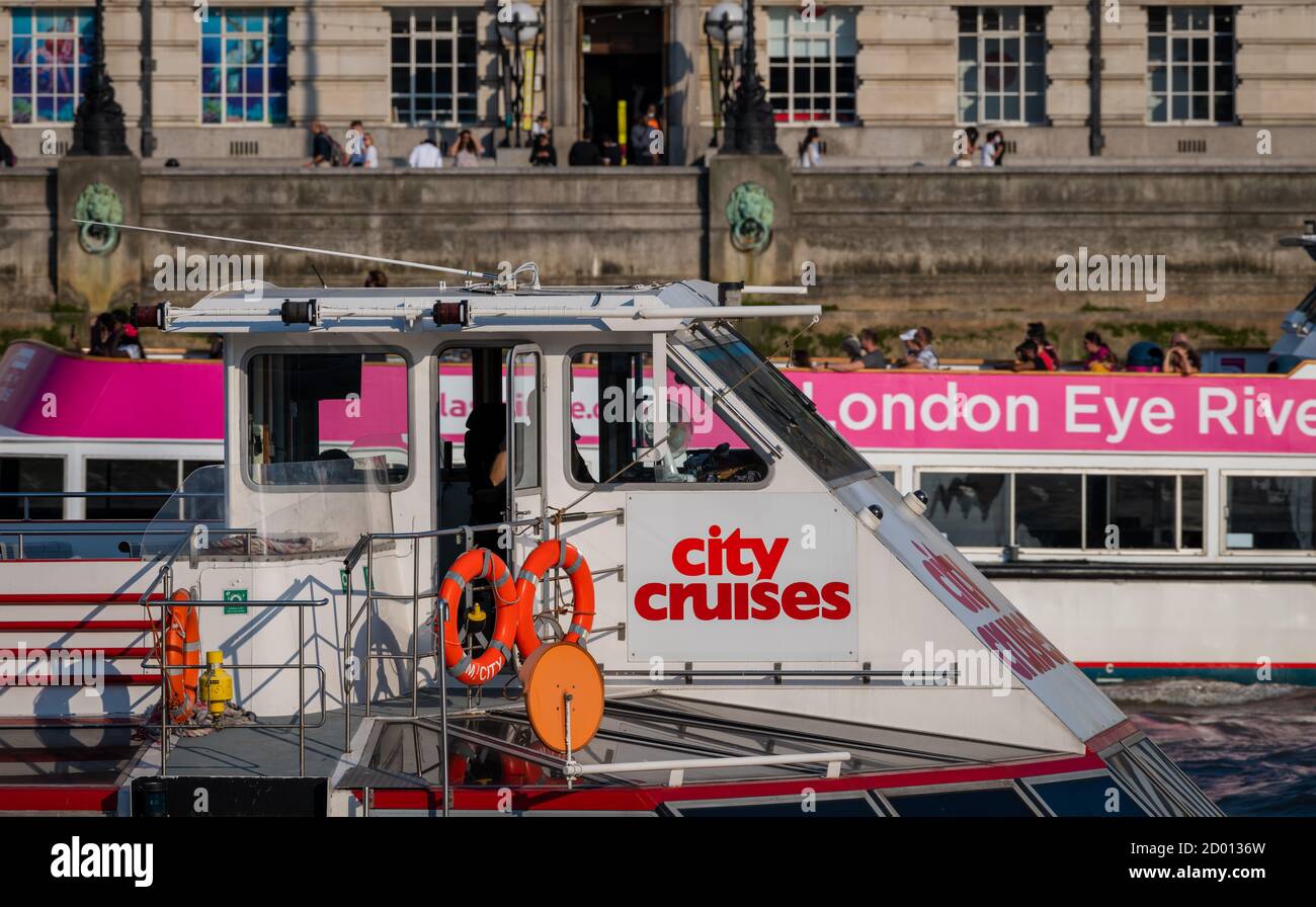 Croisières en bateau sur la Tamise avec visite touristique. Banque D'Images