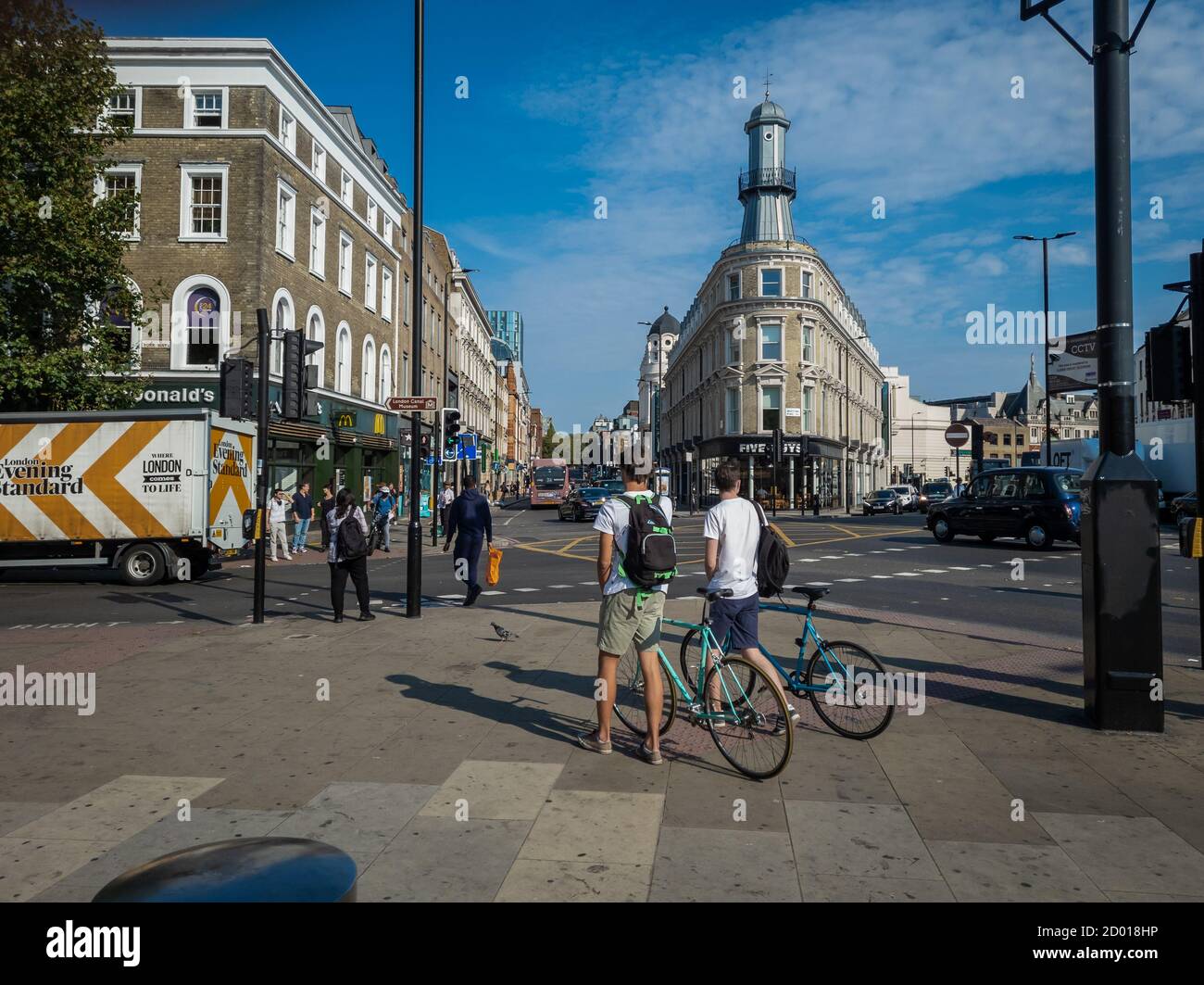 Vue sur la rue de Kings Cross et de St Pancras. Banque D'Images