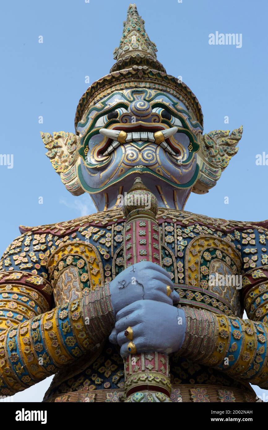 Yaksha Statue démon géant qui gardaient la Grand Place à Bangkok, Thaïlande Banque D'Images