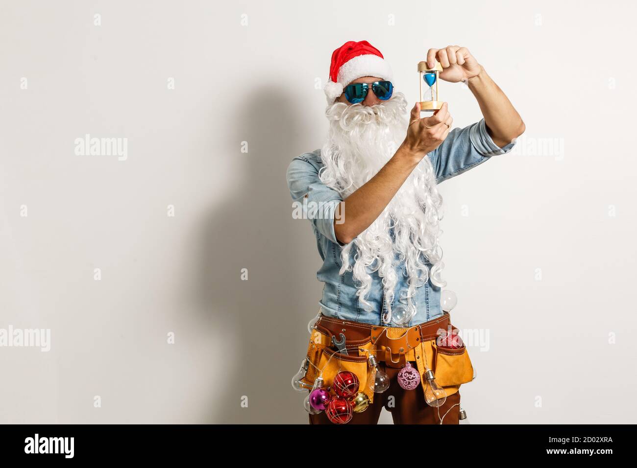 Le Père Noël porte des lunettes de soleil. Cool santa Photo Stock - Alamy