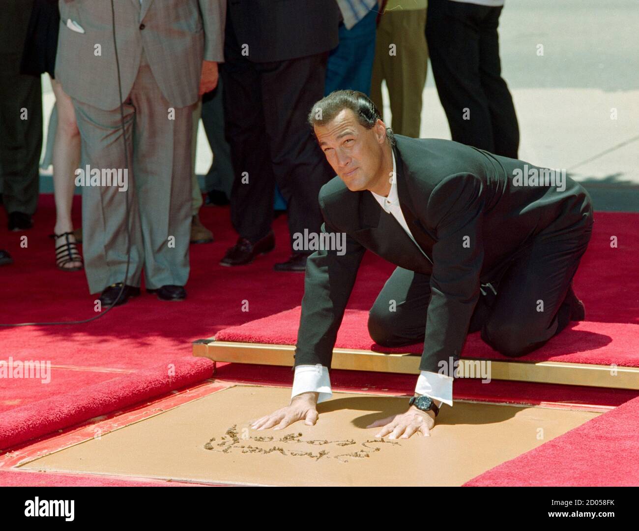 ARCHIVE: LOS ANGELES, CA. 10 juillet 1995 : l'acteur Steven Seagal à sa cérémonie main & Footprint au Mann's Chinese Theatre de Los Angeles. Photo de fichier © Paul Smith/Featureflash Banque D'Images