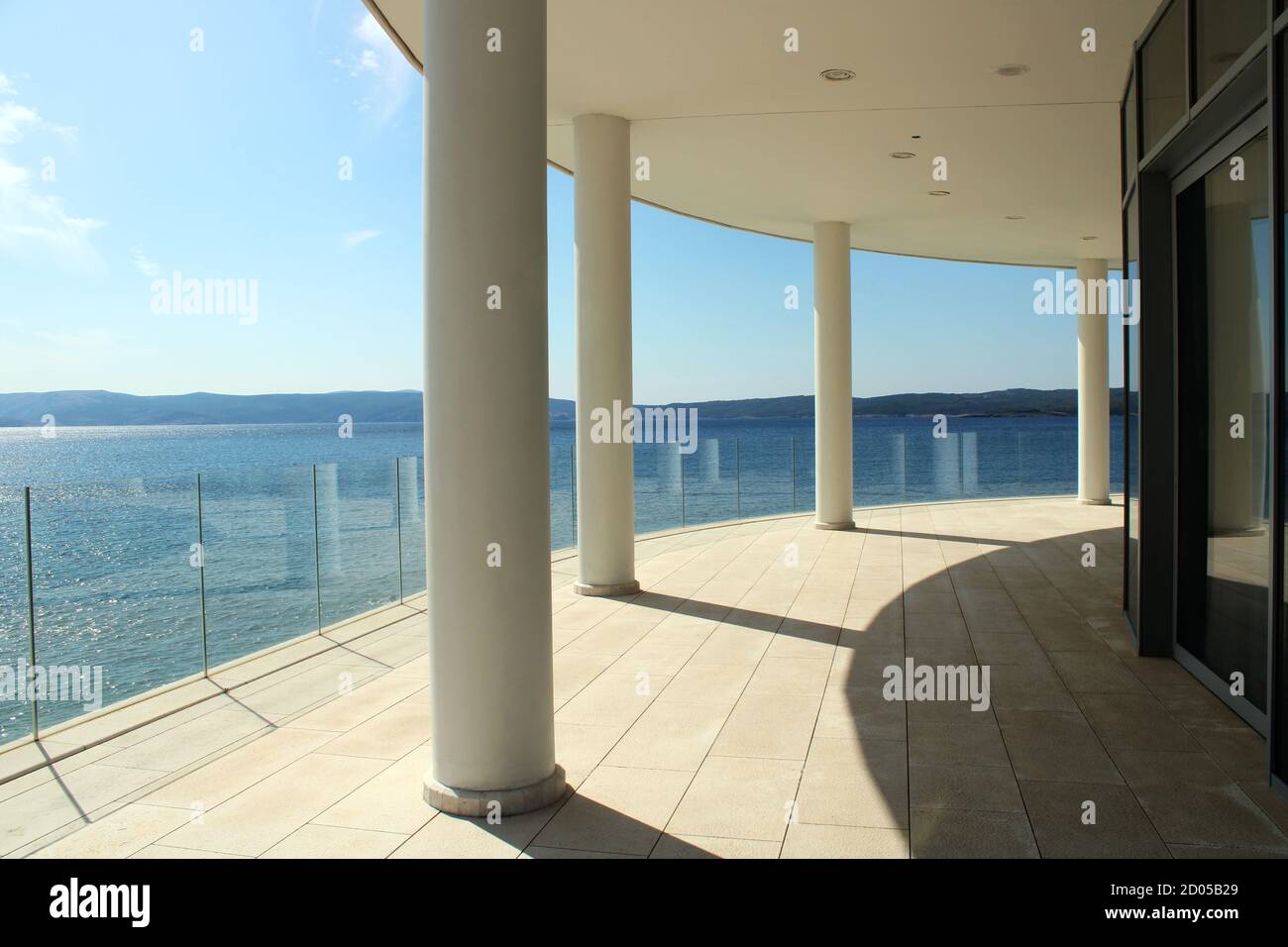 Selce, Hotel amabilis, bord de mer à la fin de l'été, Croatie, Europe Banque D'Images Selce, Hotel amabilis, bord de mer à la fin de l'été, Croatie, Europe Banque D'Images