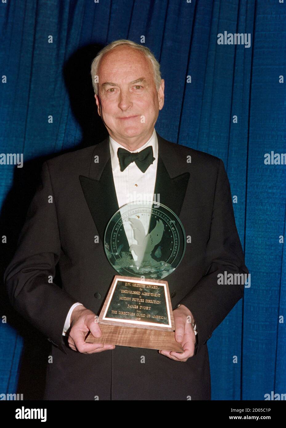 ARCHIVE: LOS ANGELES, CA. Le 11 mars 1995 : le directeur James Ivory à la Guilde des directeurs des prix de l'Amérique 1995 à Beverly Hills. Photo de fichier © Paul Smith/Featureflash Banque D'Images