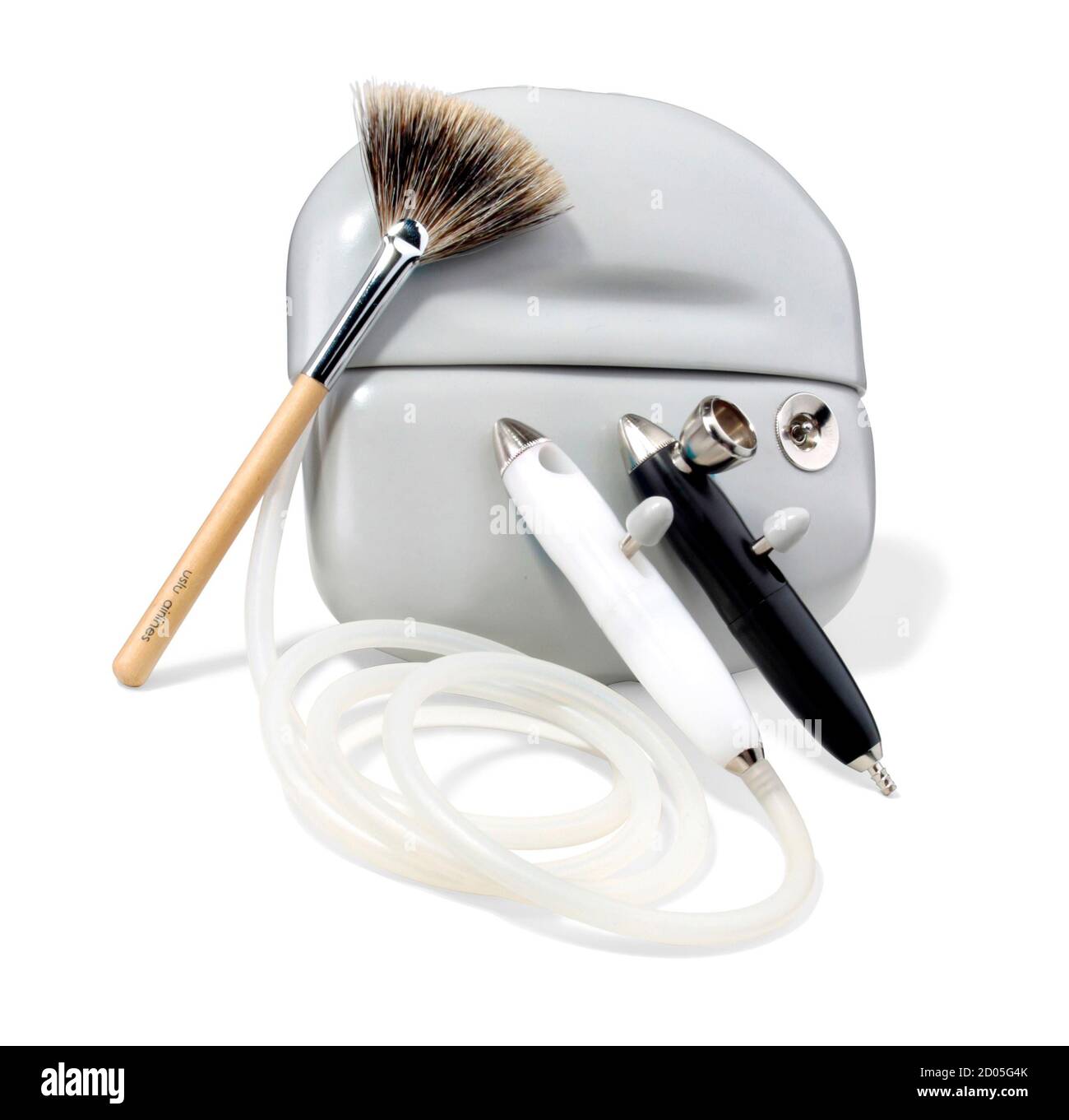 kit de maquillage pour aérographe uslu airbrush airbrush version 2.0 photographié sur un arrière-plan blanc Banque D'Images